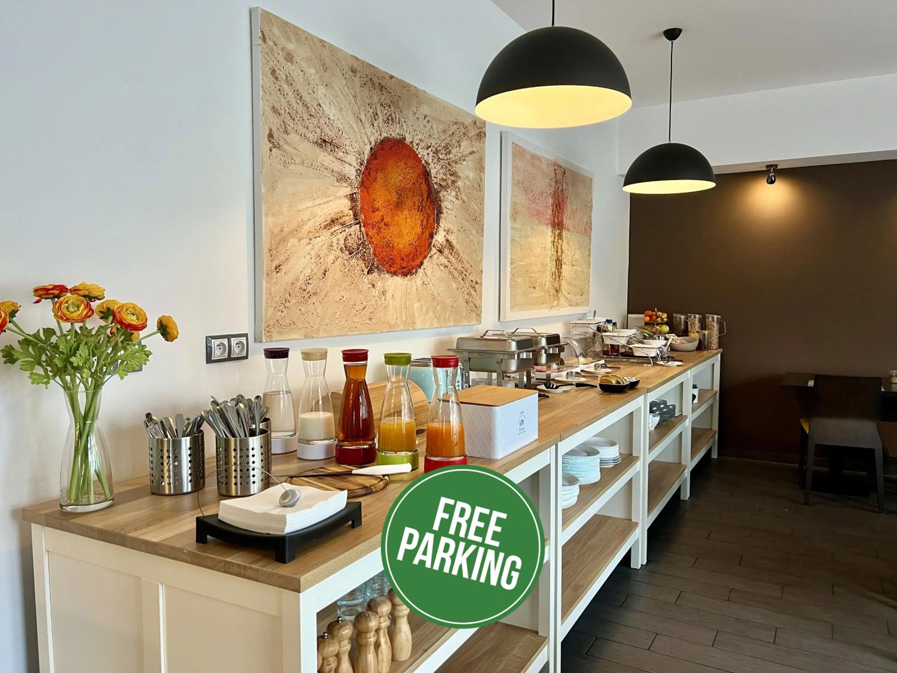 Restaurant/places to eat in Grand Petit Hotel ex Shato Gesson