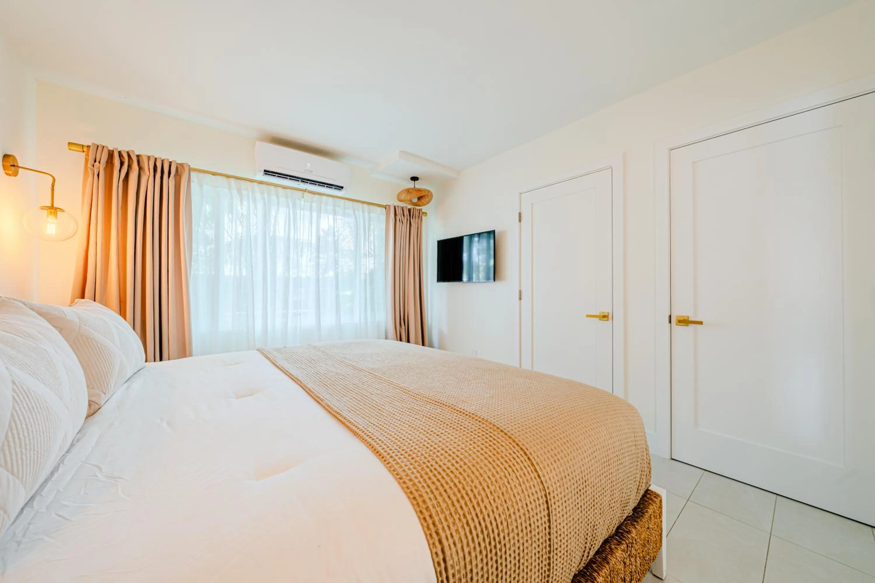 Bed in Green Island Inn