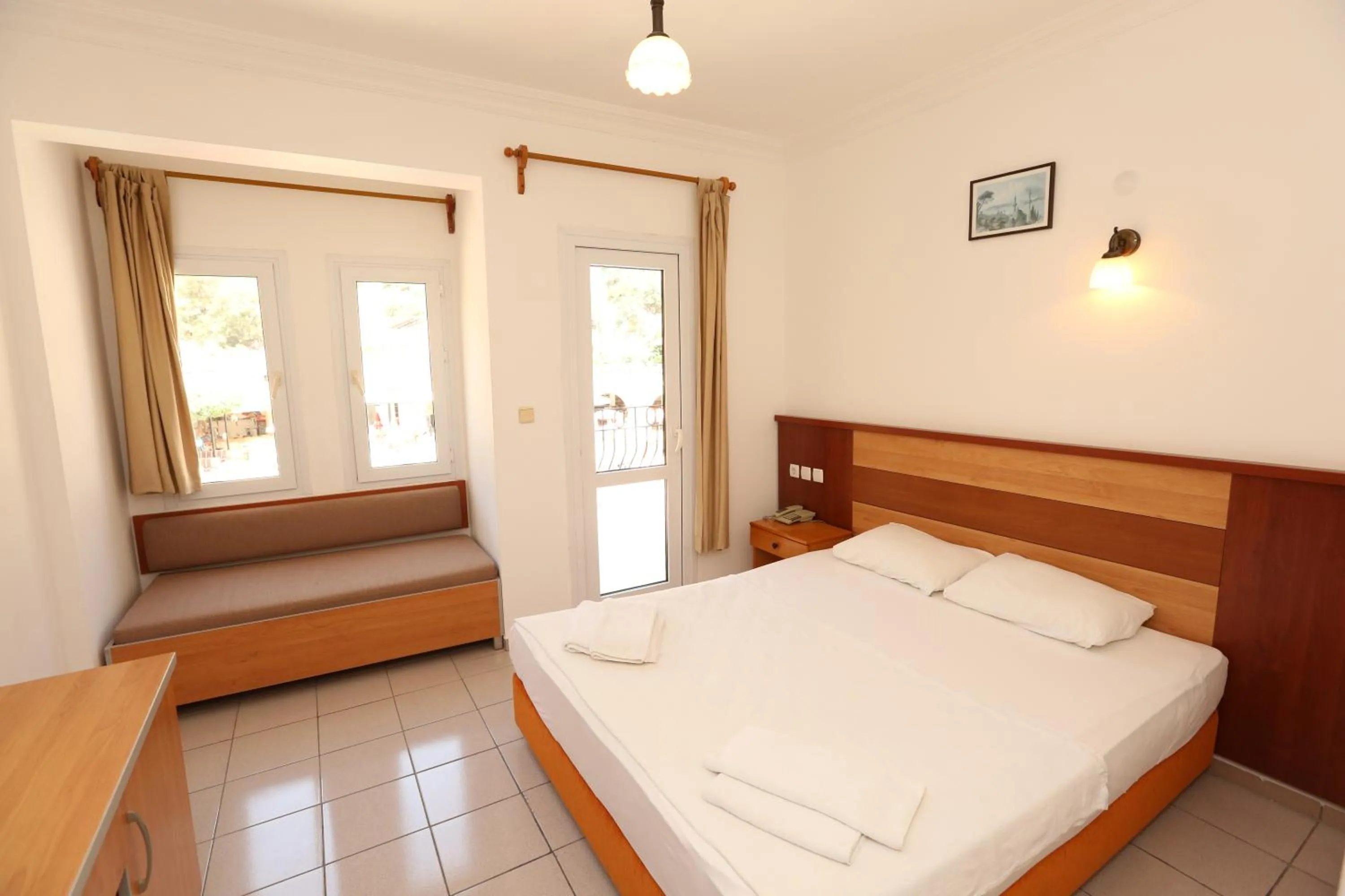 Photo of the whole room, Bed in The Tower Hotel