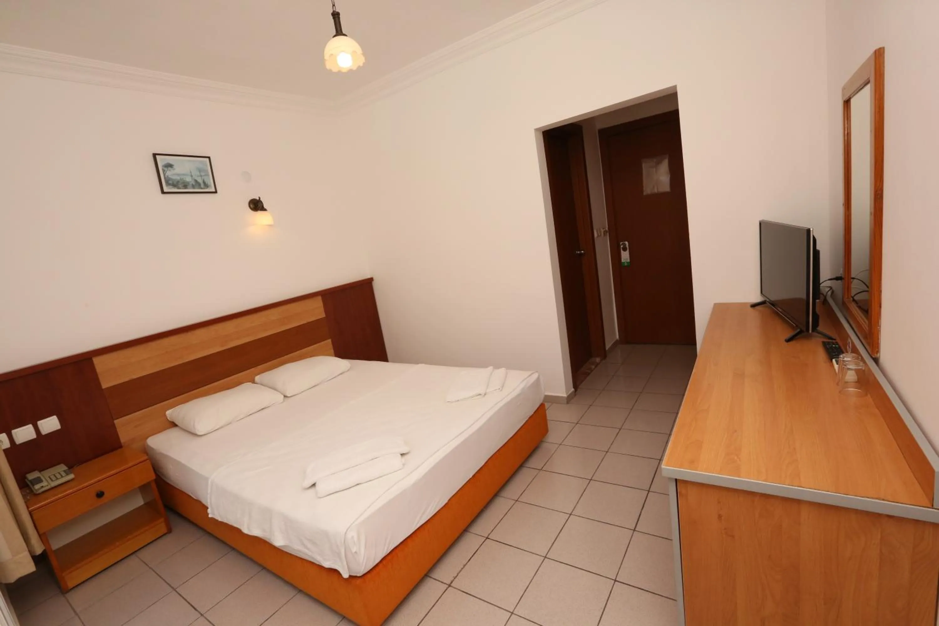 Photo of the whole room, Bed in The Tower Hotel