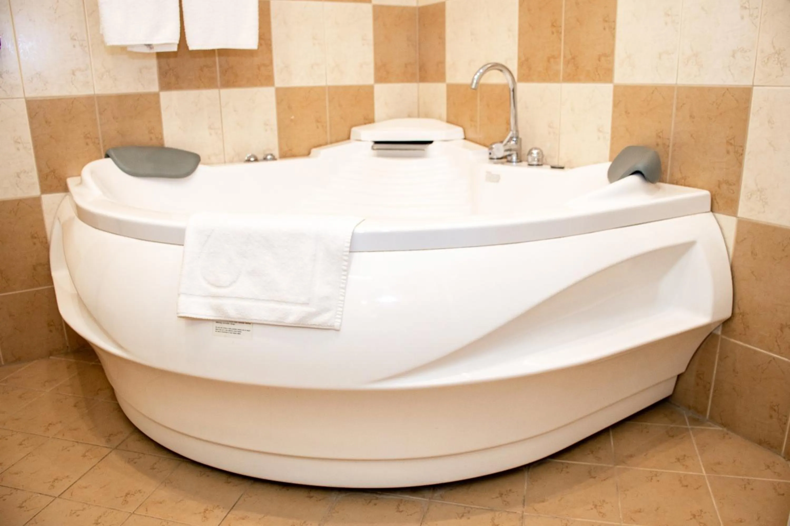 Hot Tub in Hotel Orphey