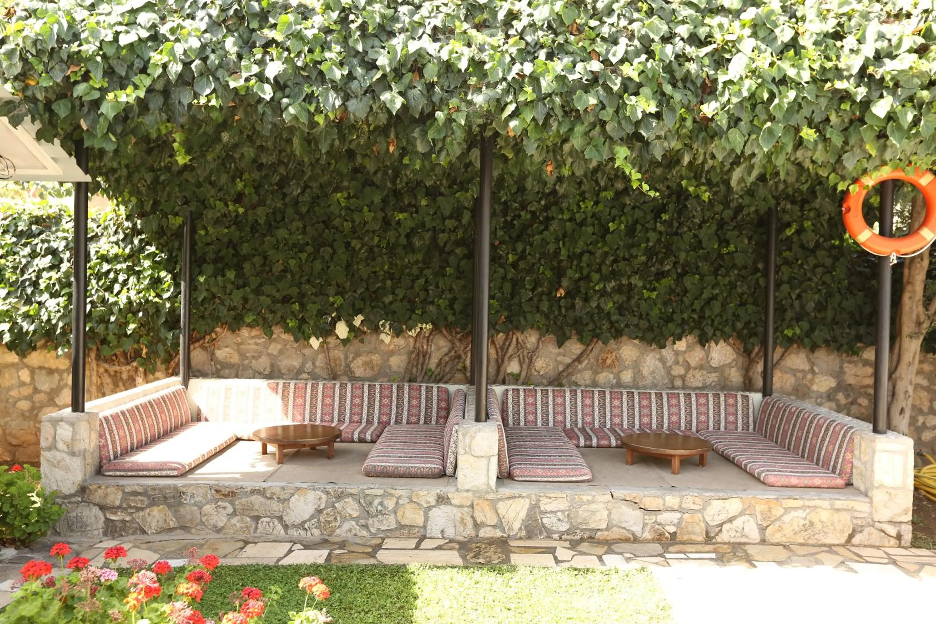 Seating area in Mavruka Hotel