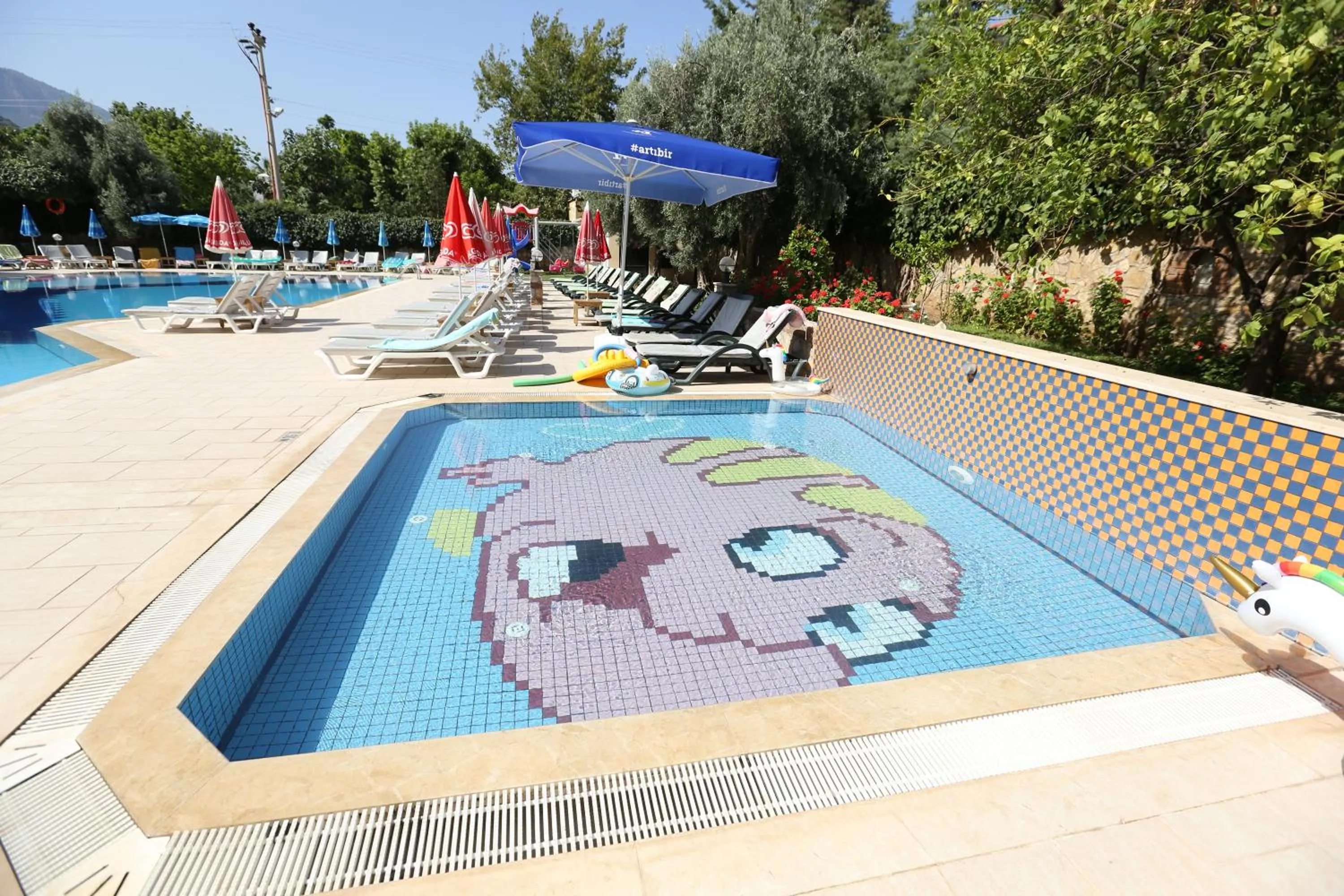 Swimming pool in Mavruka Hotel