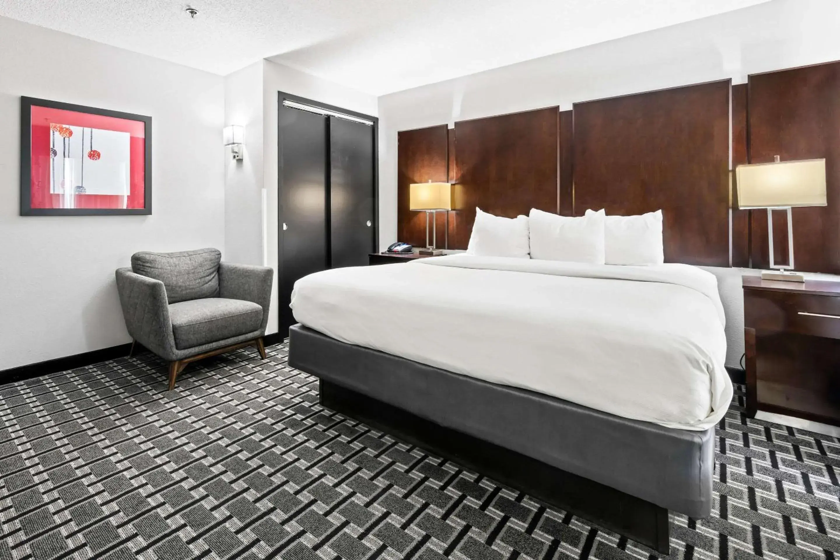 Suite with One King Bed and Two Queen Beds in Comfort Suites Williamsburg Historic Area Suite with One King Bed and Two Queen Beds in Comfort Suites Williamsburg Historic Area