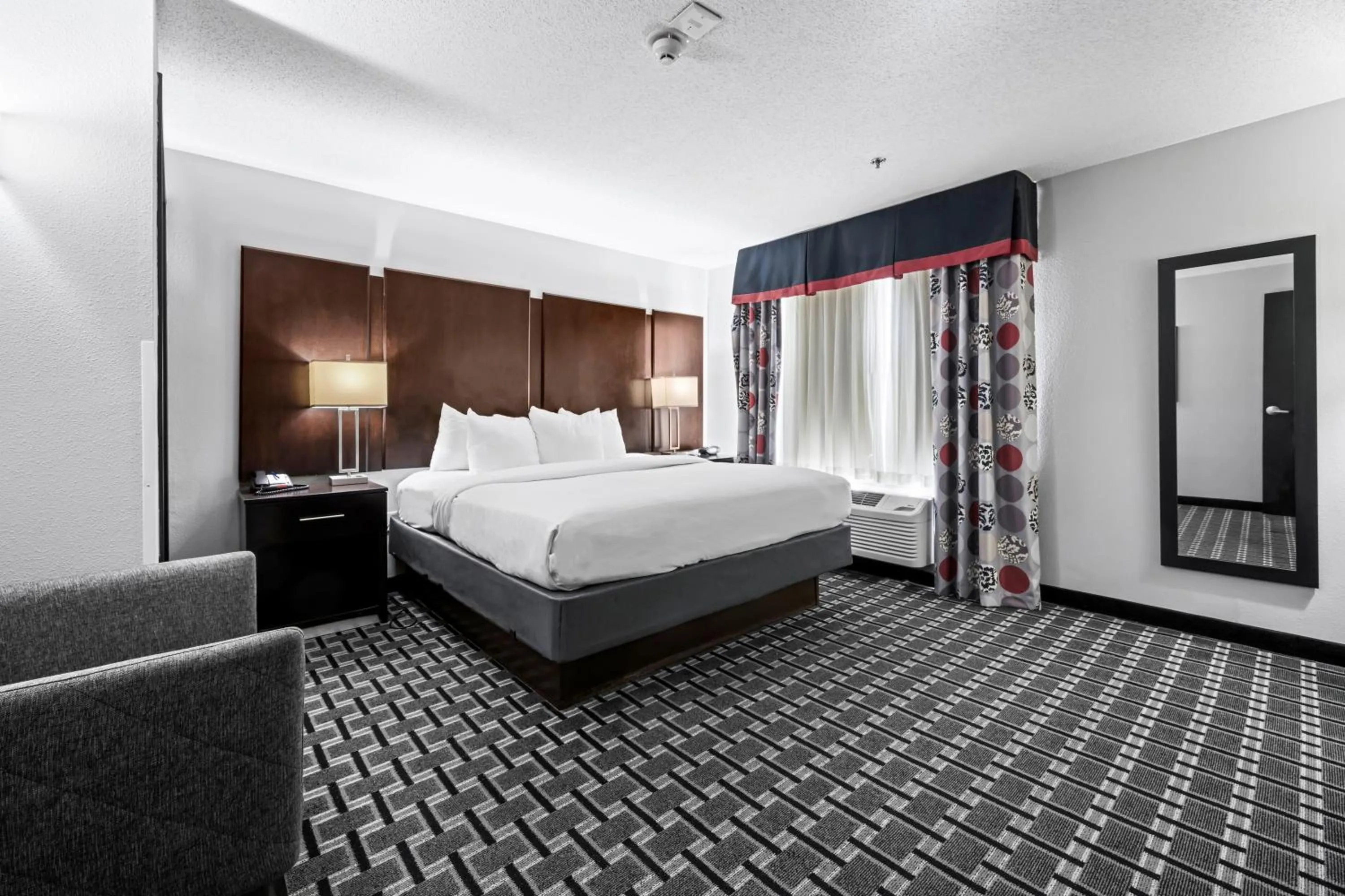 Bed in Comfort Suites Williamsburg Historic Area