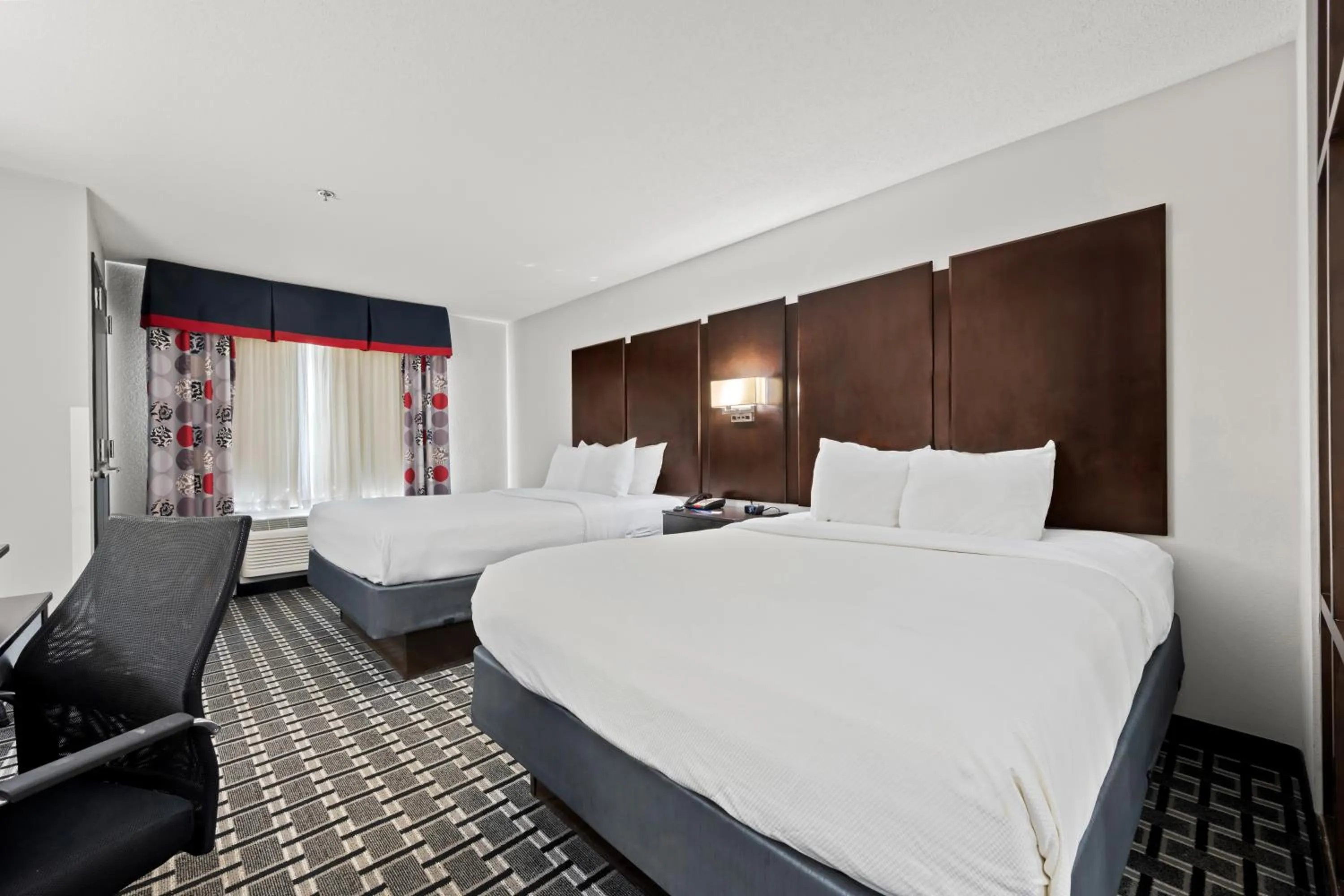 Bed in Comfort Suites Williamsburg Historic Area