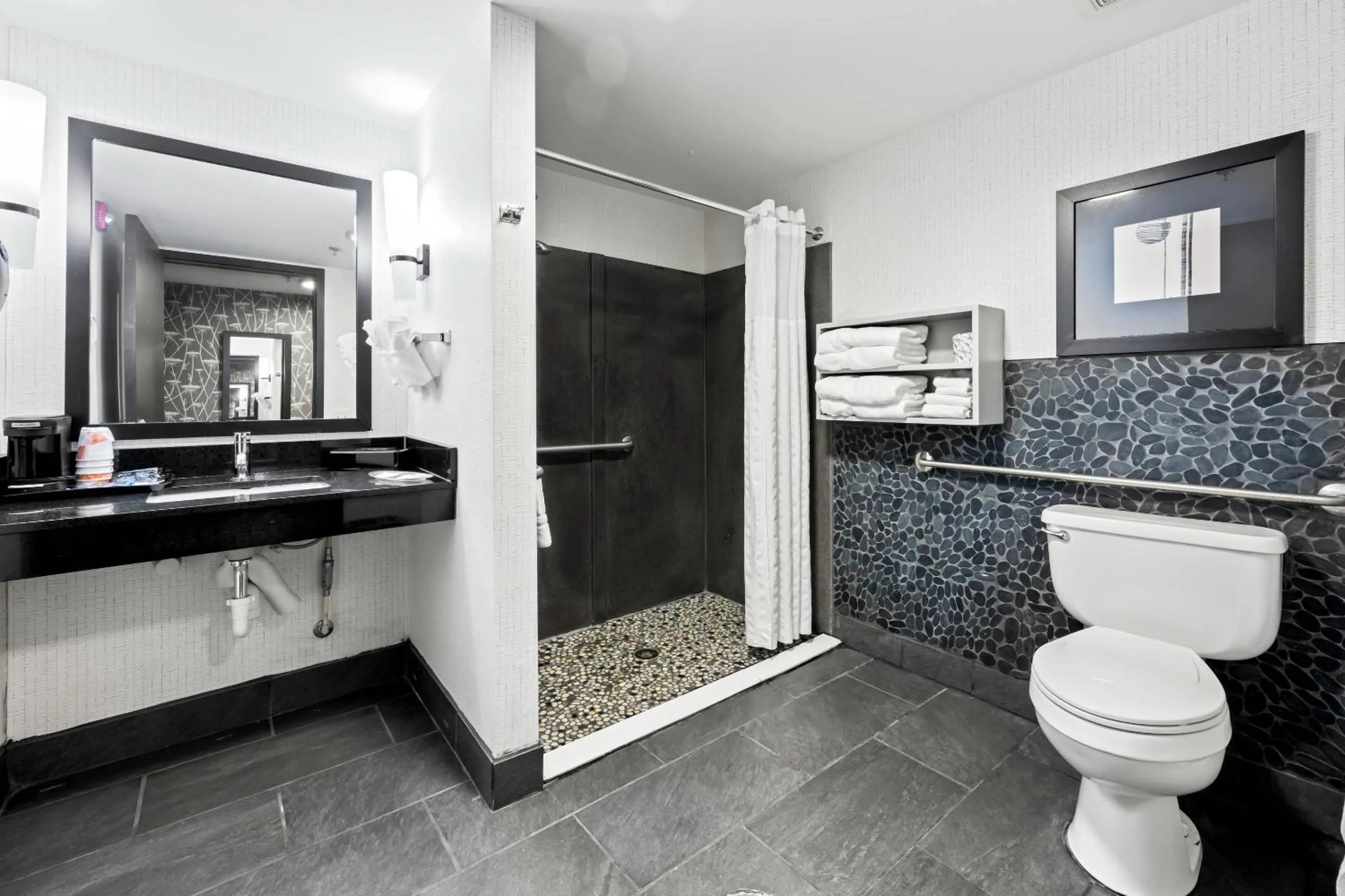 Bedroom in Comfort Suites Williamsburg Historic Area