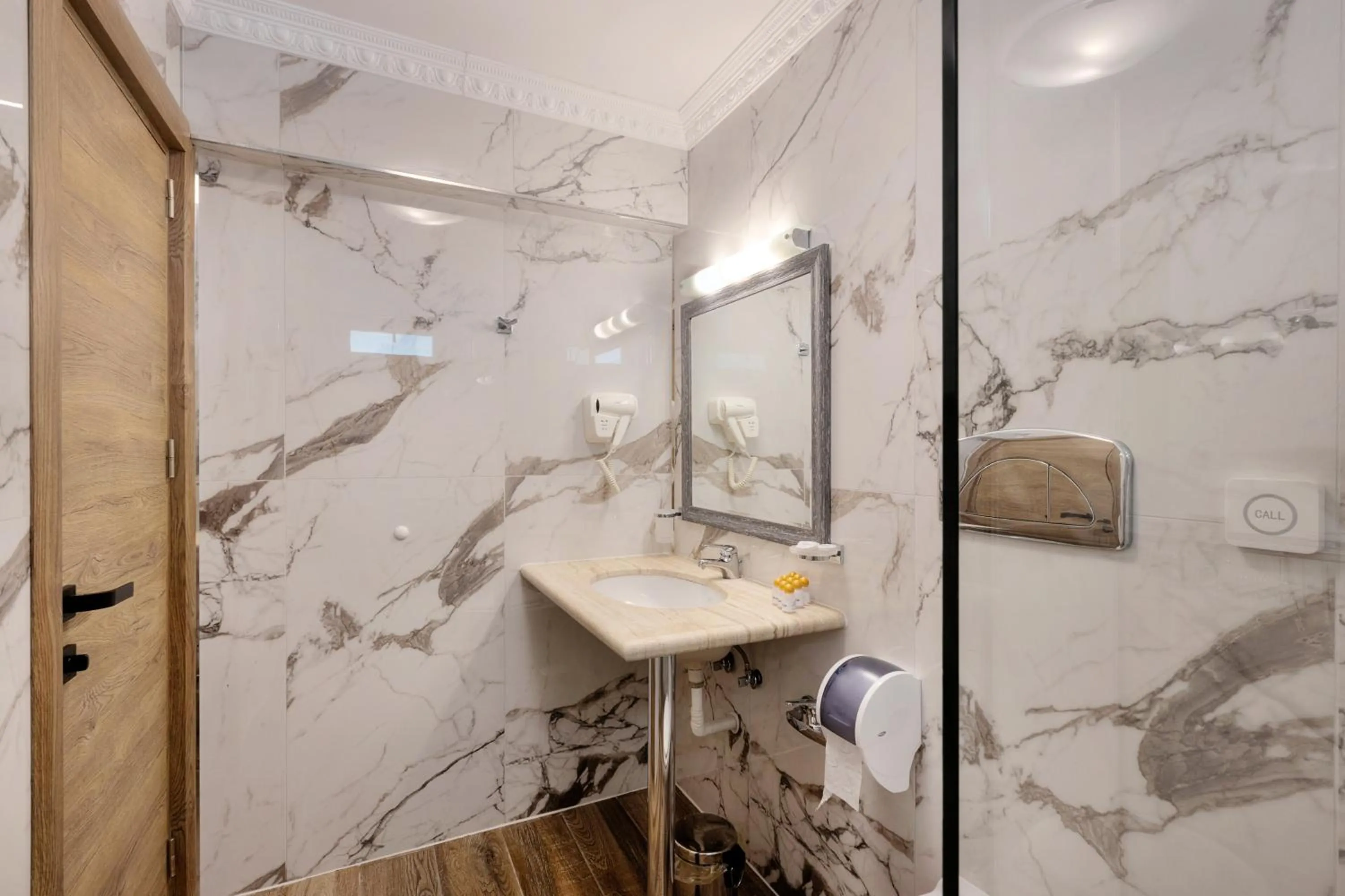 Bathroom in Royal Calisto Hotel