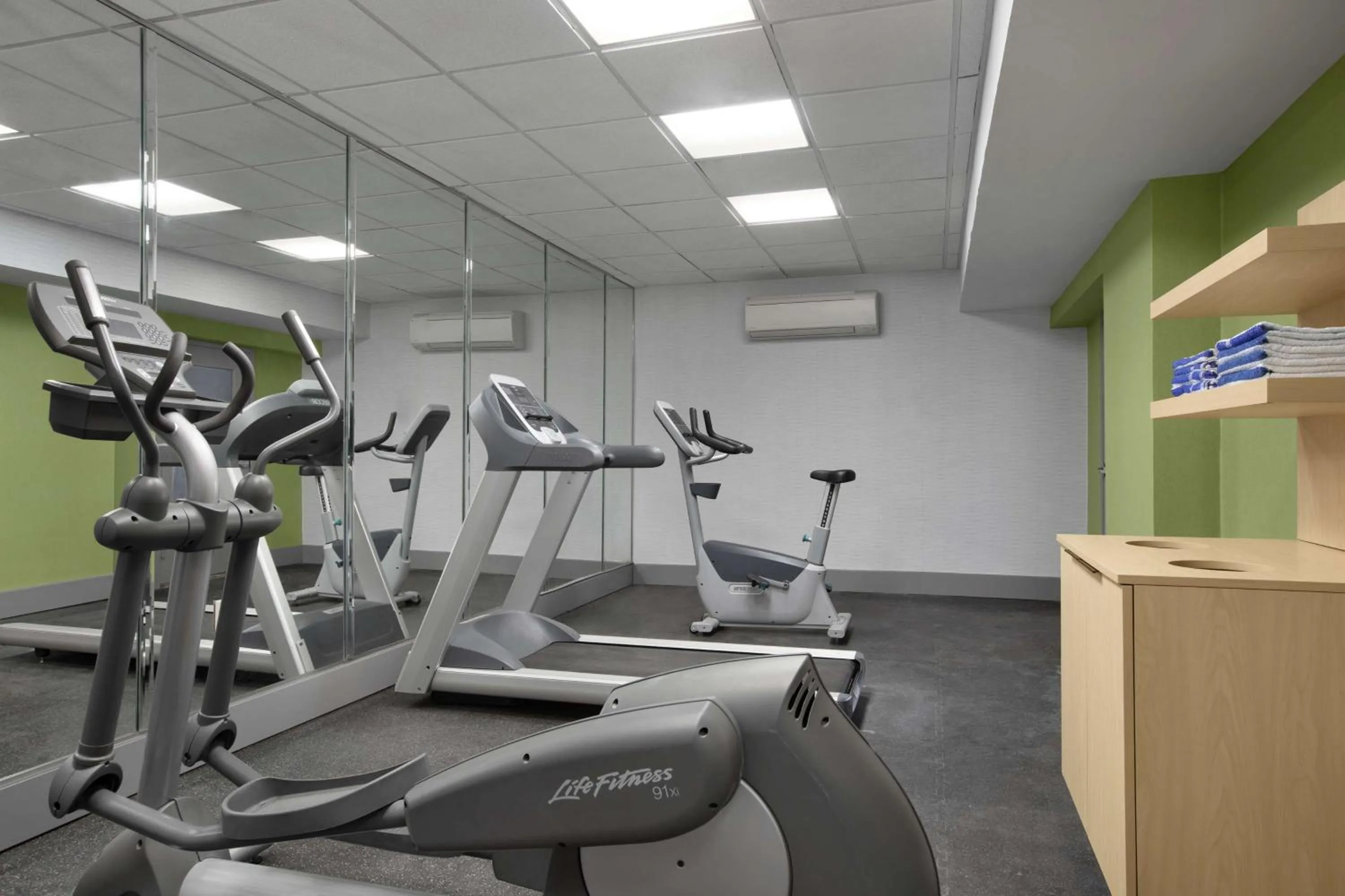Fitness centre/facilities in Best Western Plus Executive Suites Albuquerque