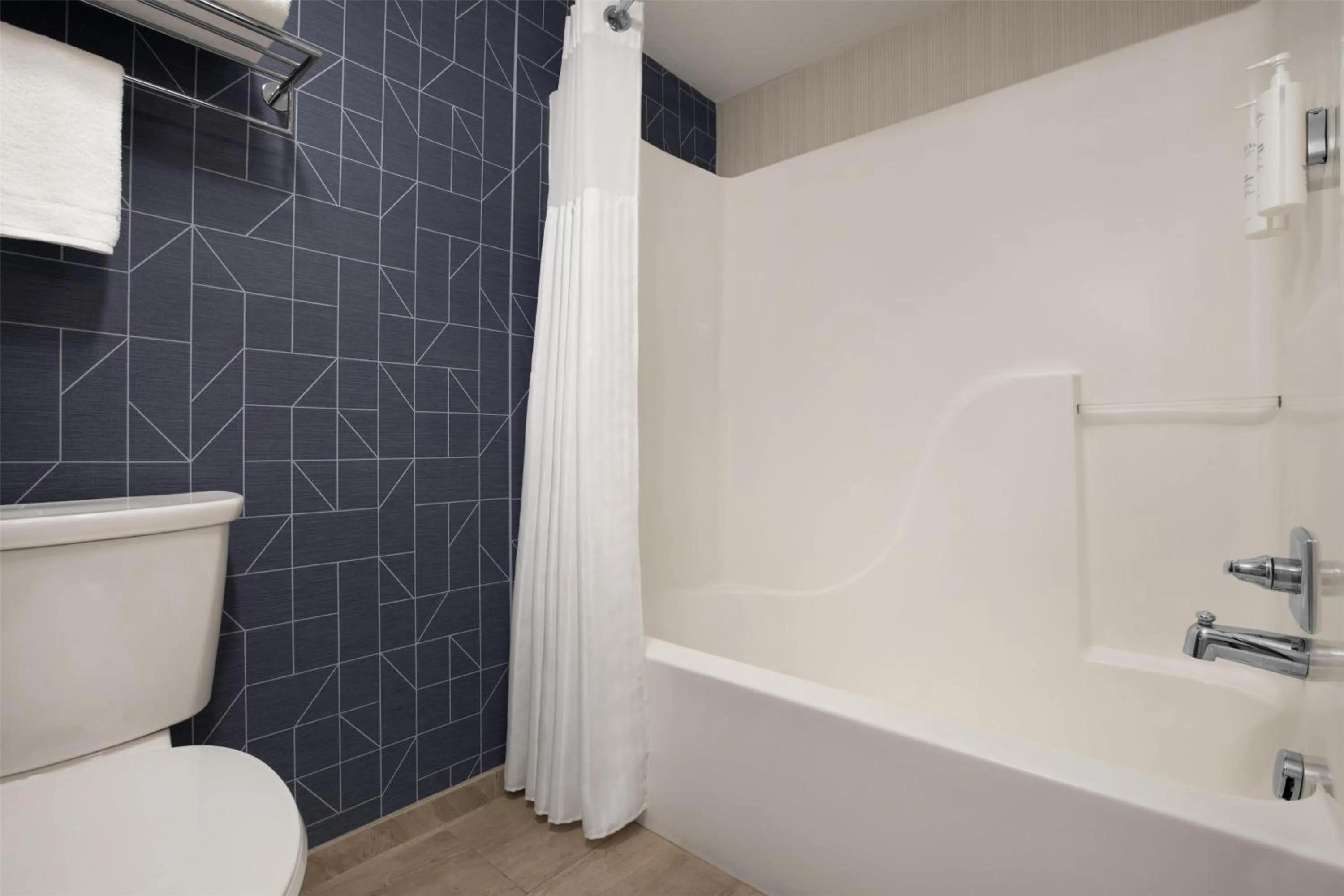 Bathroom in Spark By Hilton Albuquerque North I-25