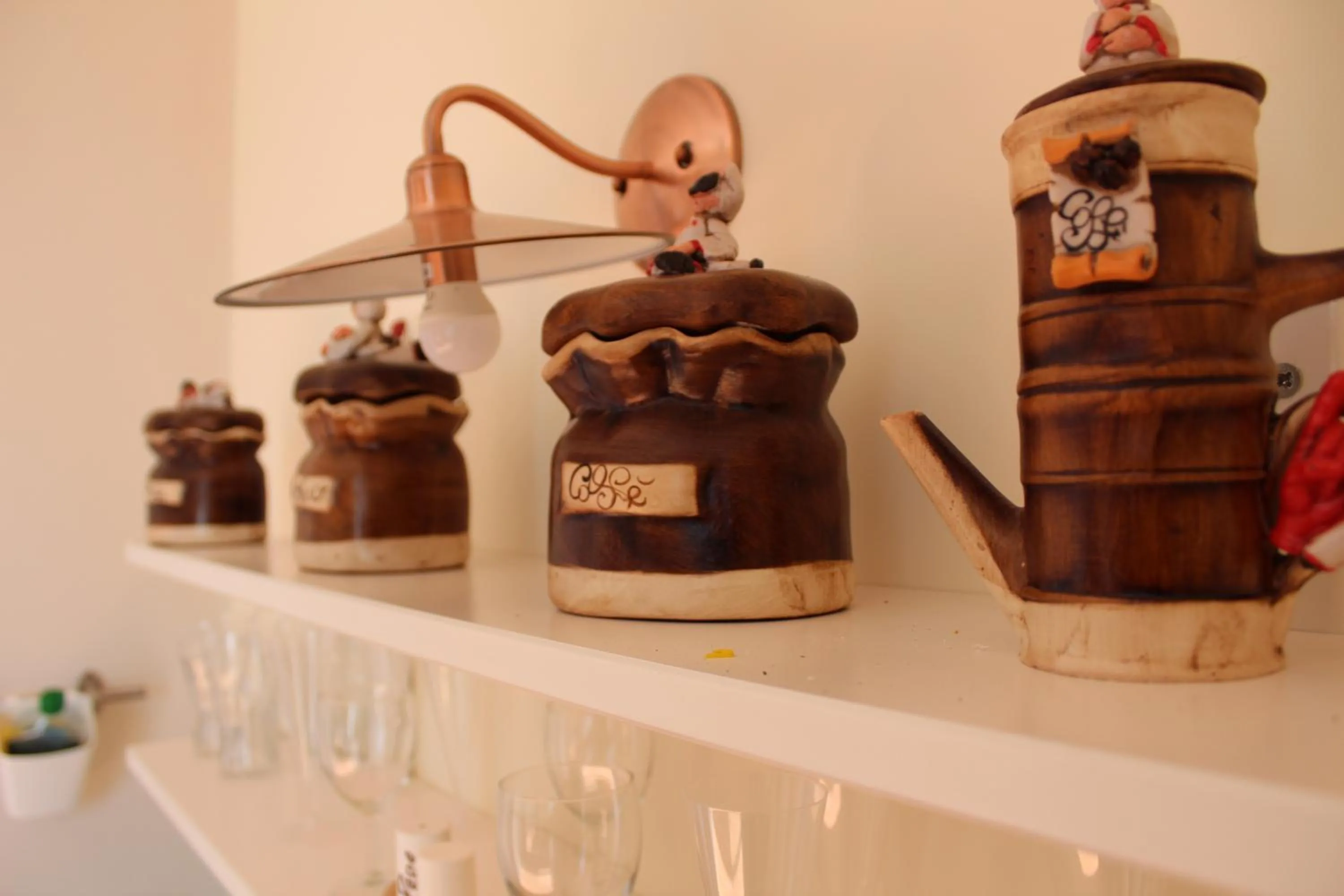 Coffee/tea facilities in Gregorius Diamerisma panoramic terrace