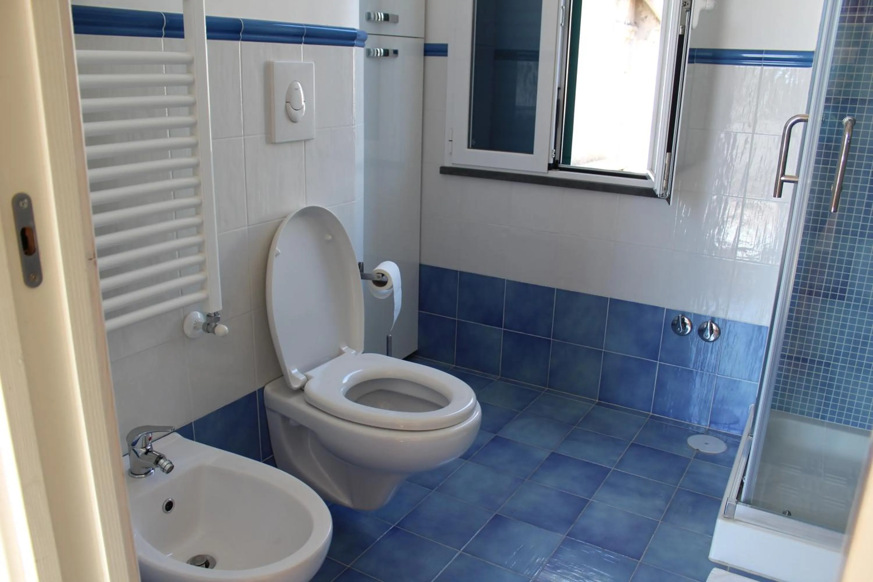 Bathroom in Gregorius Diamerisma panoramic terrace