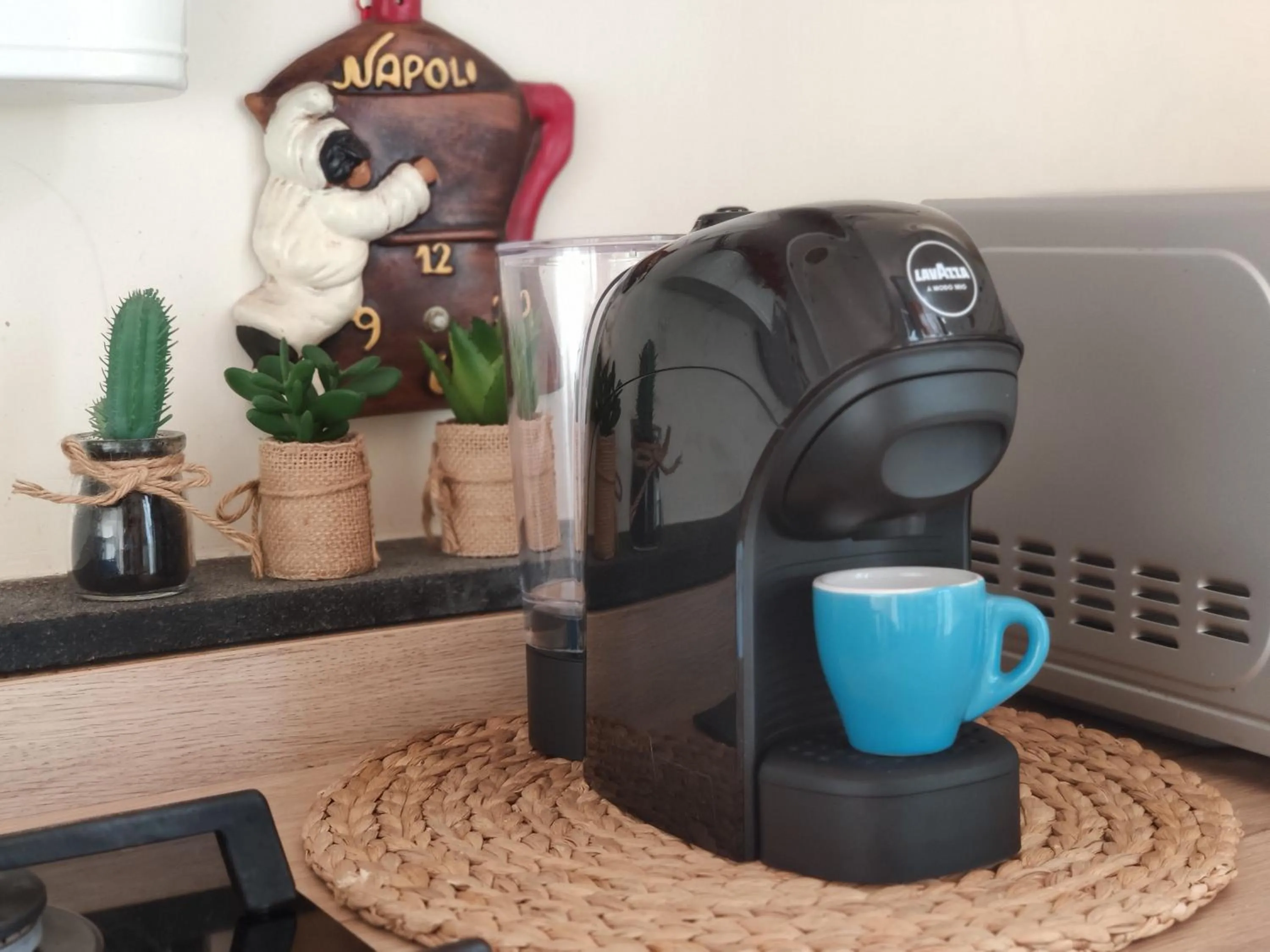 Coffee/tea facilities in Gregorius Diamerisma panoramic terrace
