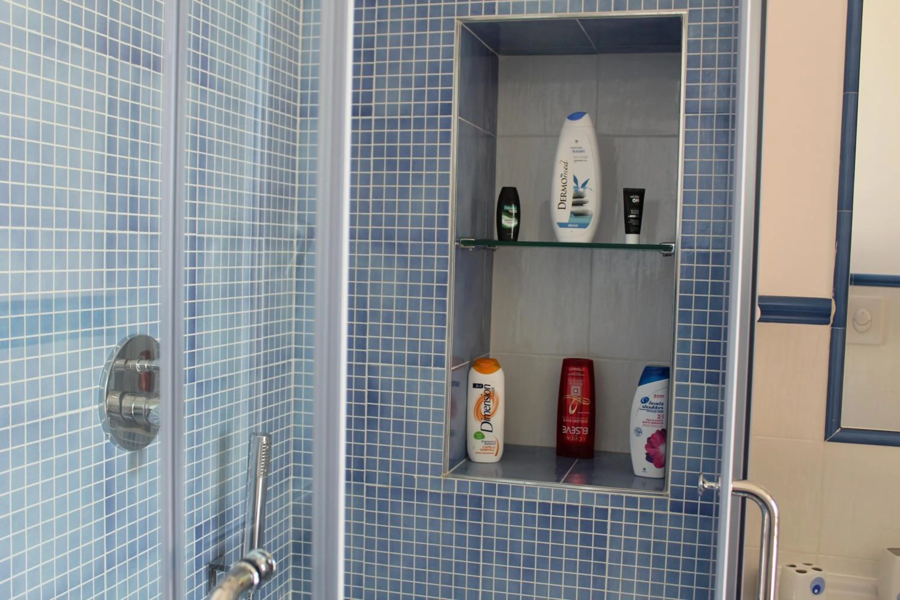 Bathroom in Gregorius Diamerisma panoramic terrace