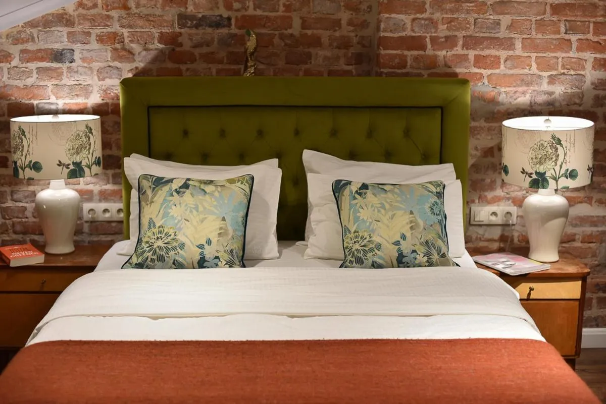 Bed in SLEEPWELL NOWY ŚWIAT - entrance from Ordynacka 14St, through the courtyard