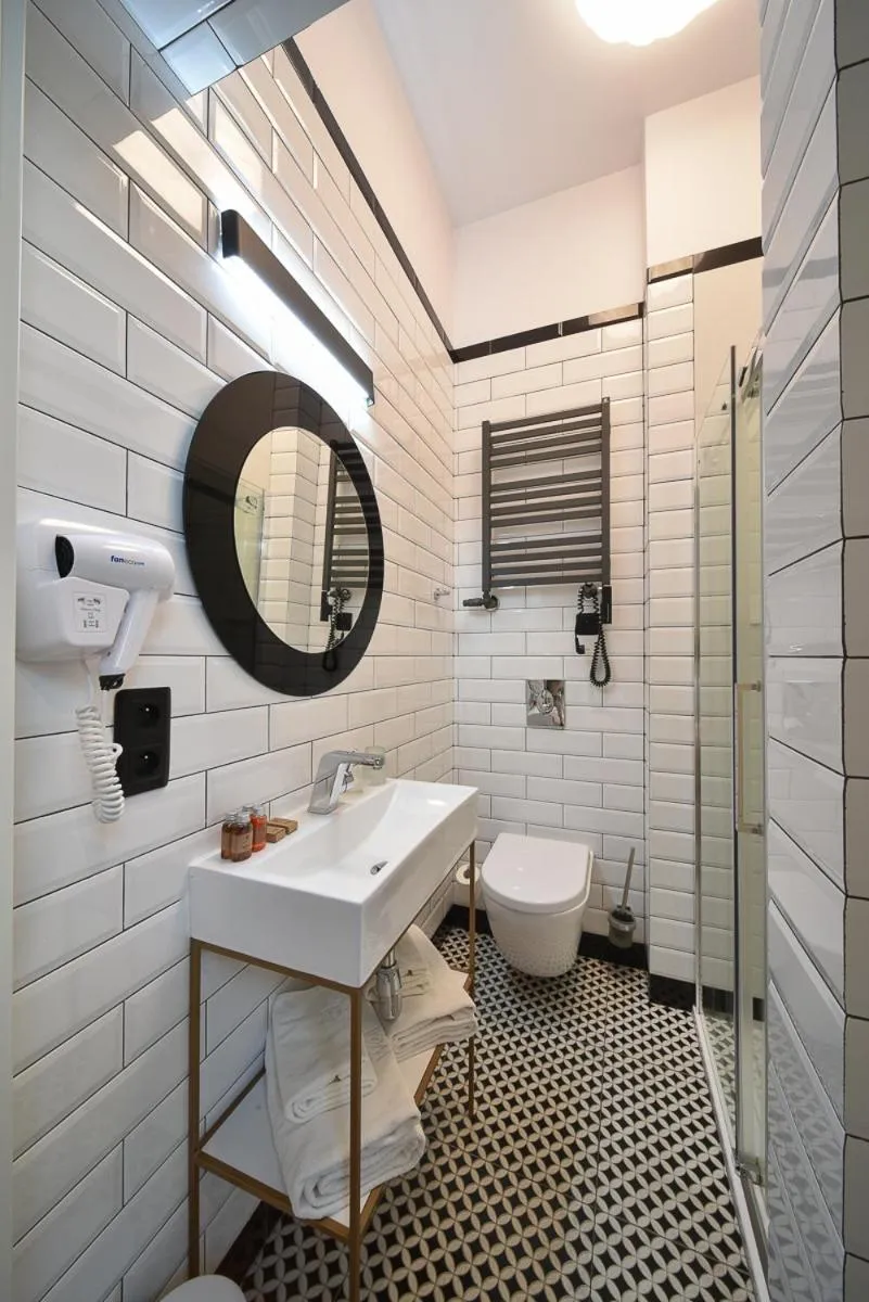 SLEEPWELL NOWY ŚWIAT - entrance from Ordynacka 14St, through the courtyard