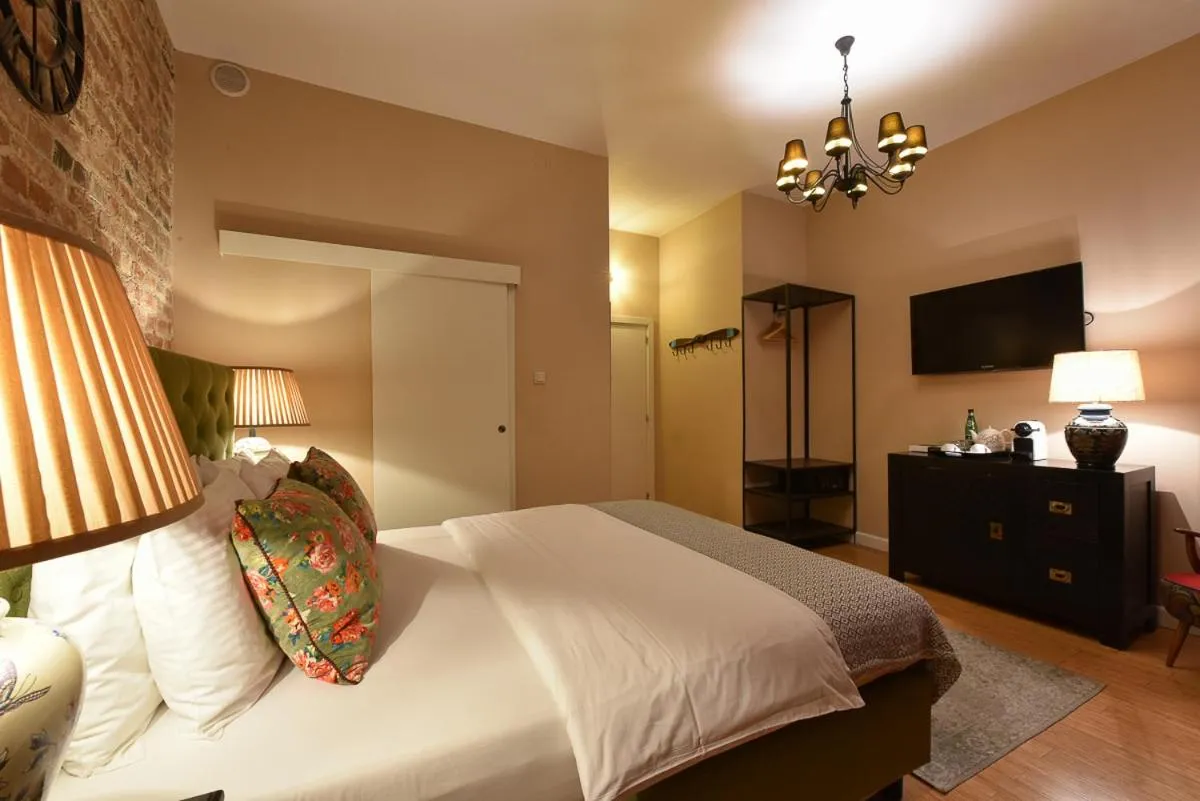 Bed in SLEEPWELL NOWY ŚWIAT - entrance from Ordynacka 14St, through the courtyard