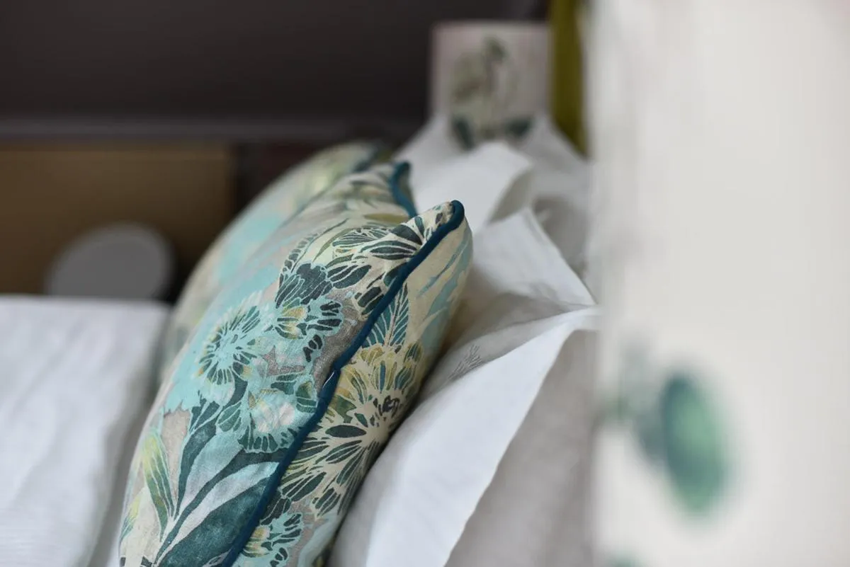 Bed in SLEEPWELL NOWY ŚWIAT - entrance from Ordynacka 14St, through the courtyard