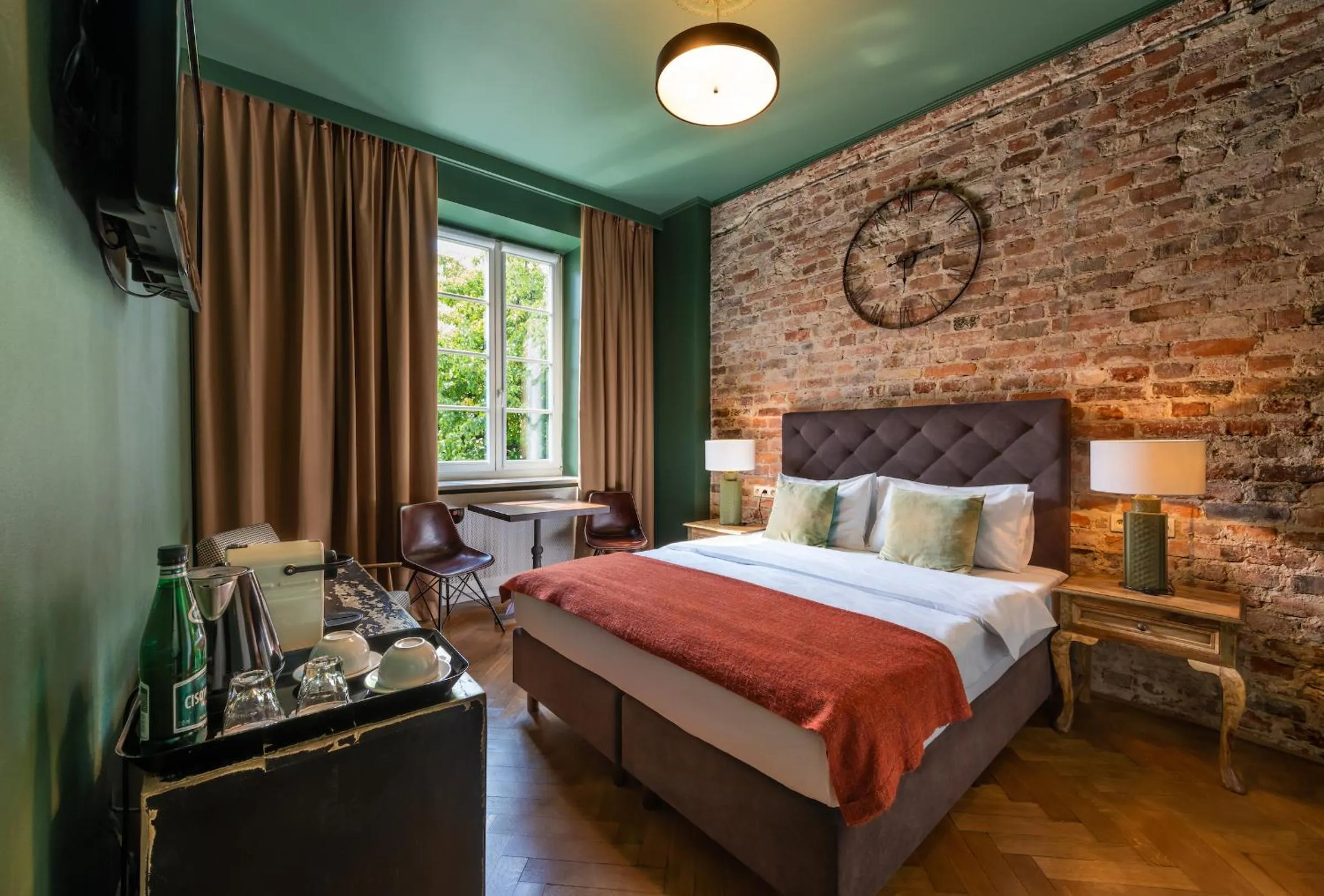 Bed in SLEEPWELL NOWY ŚWIAT - entrance from Ordynacka 14St, through the courtyard