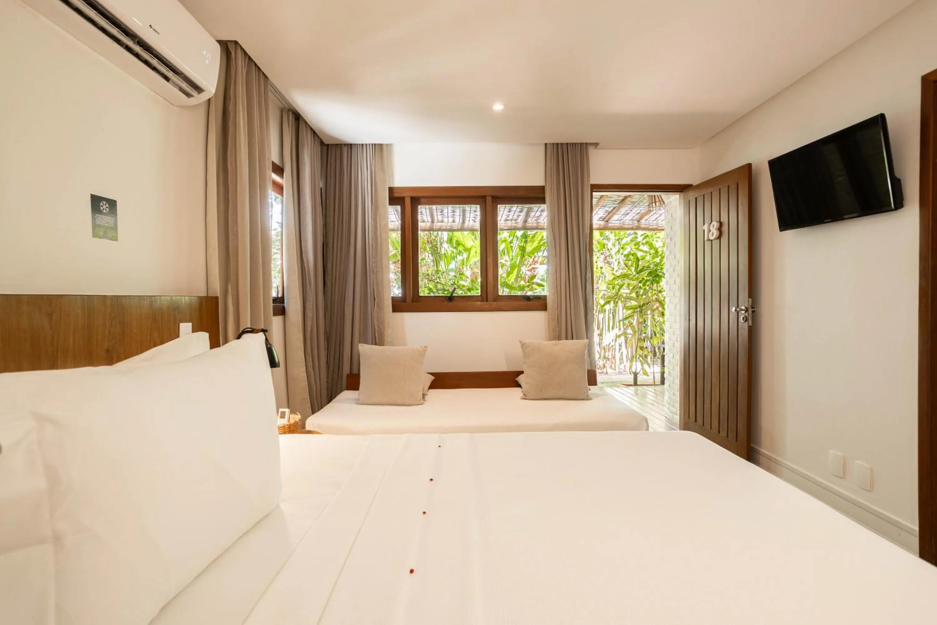 Bedroom, Bed in Pousada Cheiro Verde