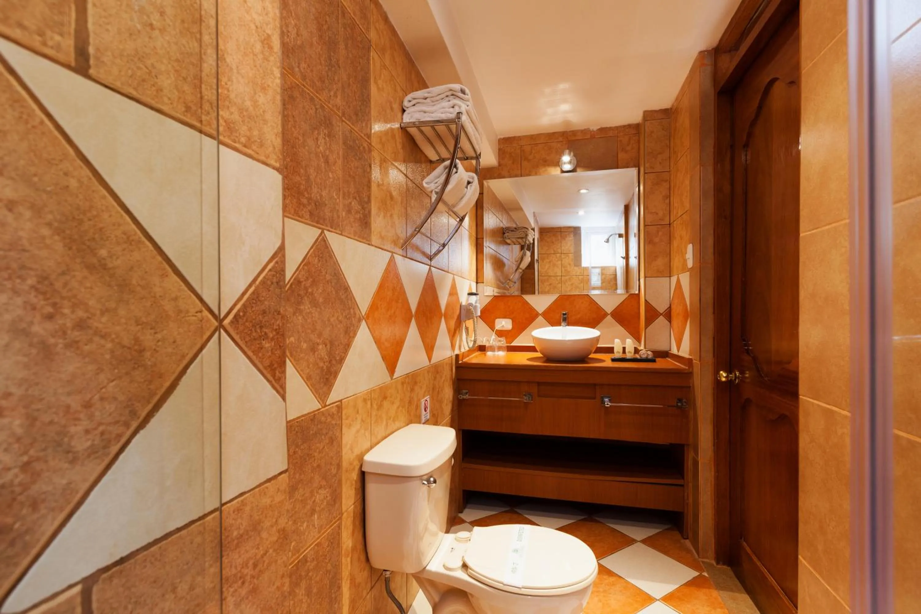 Bathroom in Inti Punku Machupicchu Hotel & Suites