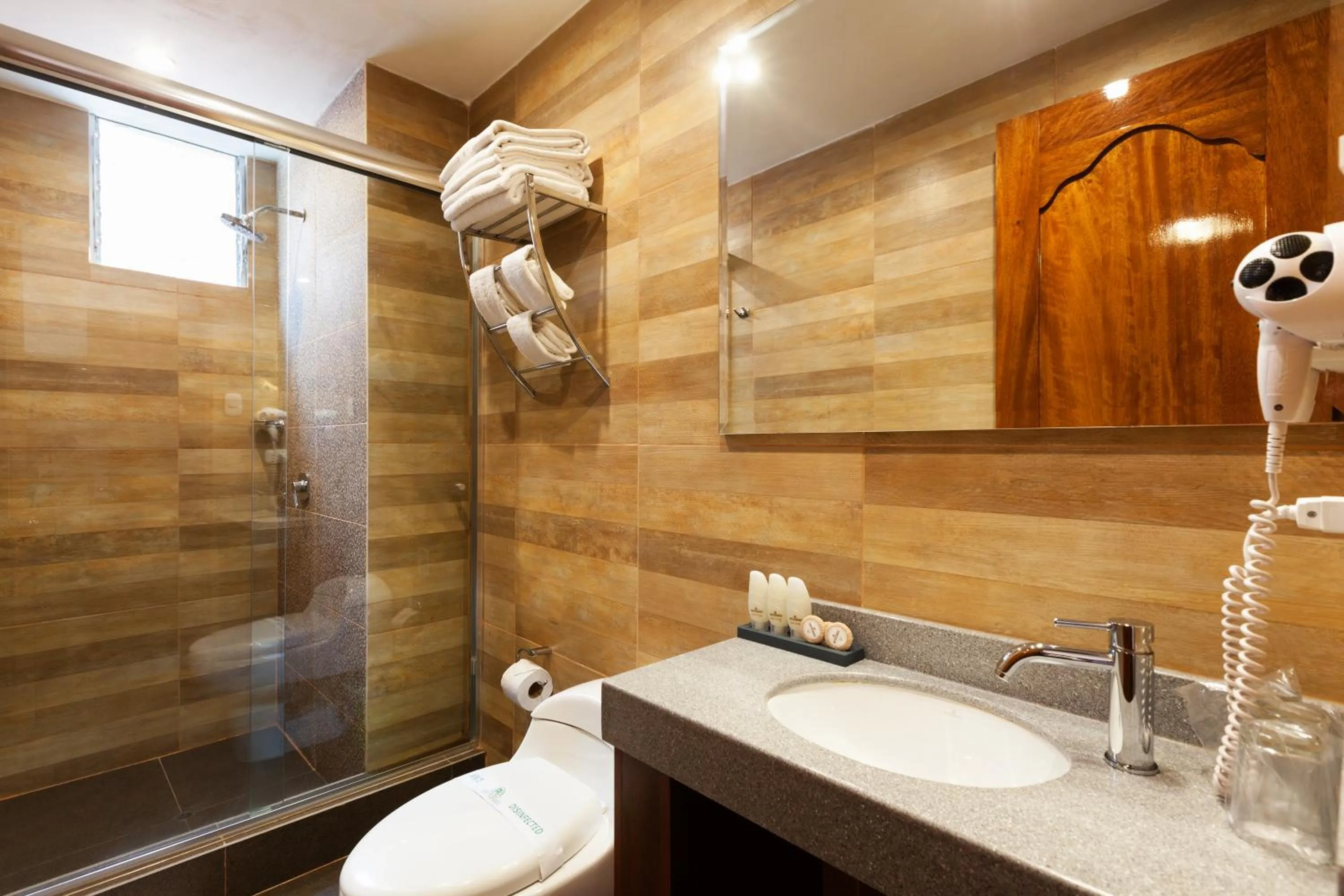 Bathroom in Inti Punku Machupicchu Hotel & Suites
