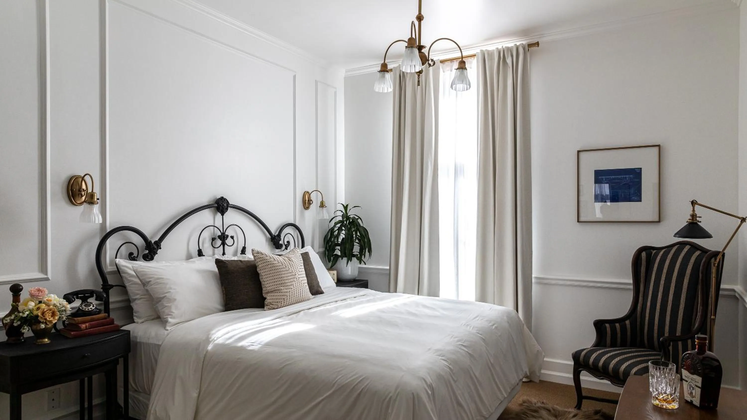 Bed in The Holbrooke Hotel