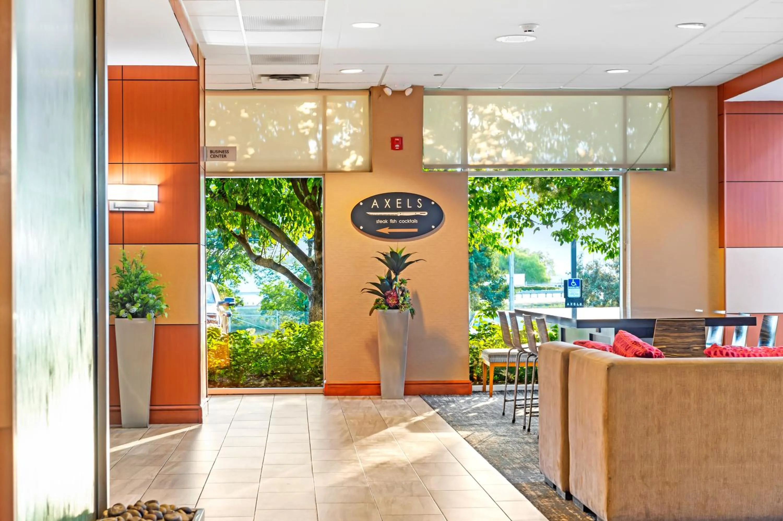 Lobby or reception in DoubleTree by Hilton Roseville Minneapolis