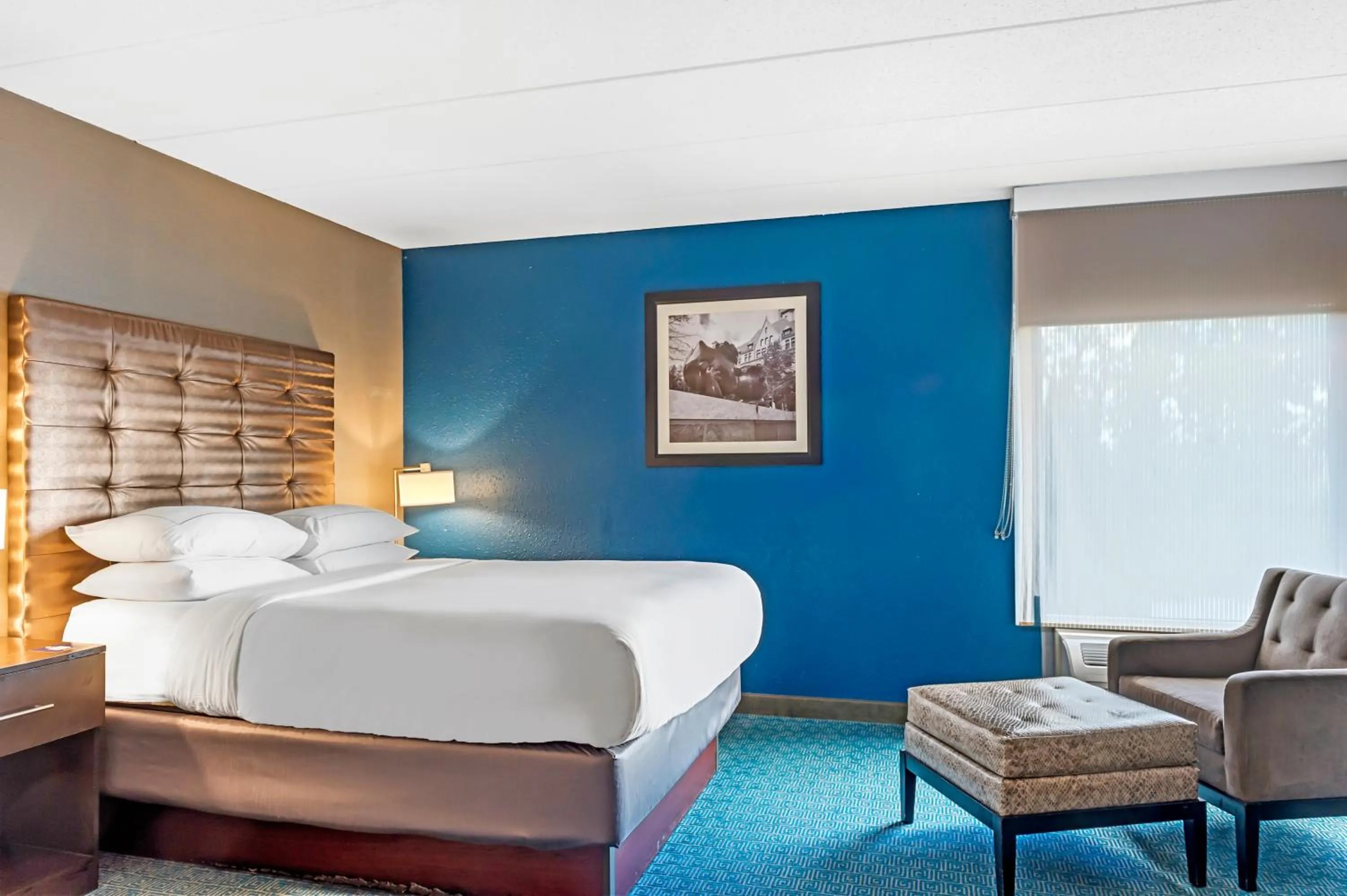 Bed in DoubleTree by Hilton Roseville Minneapolis