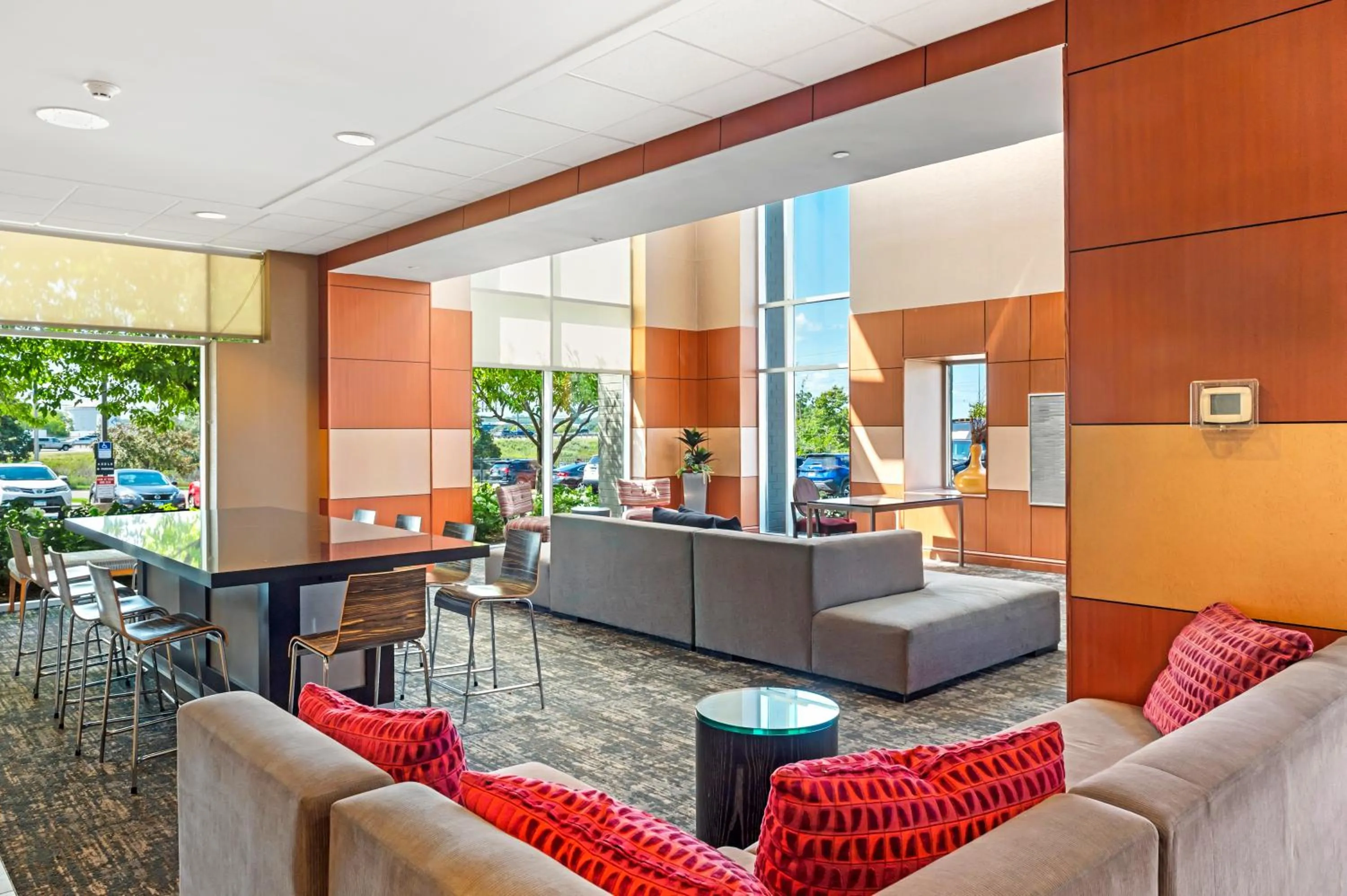 Lobby or reception in DoubleTree by Hilton Roseville Minneapolis