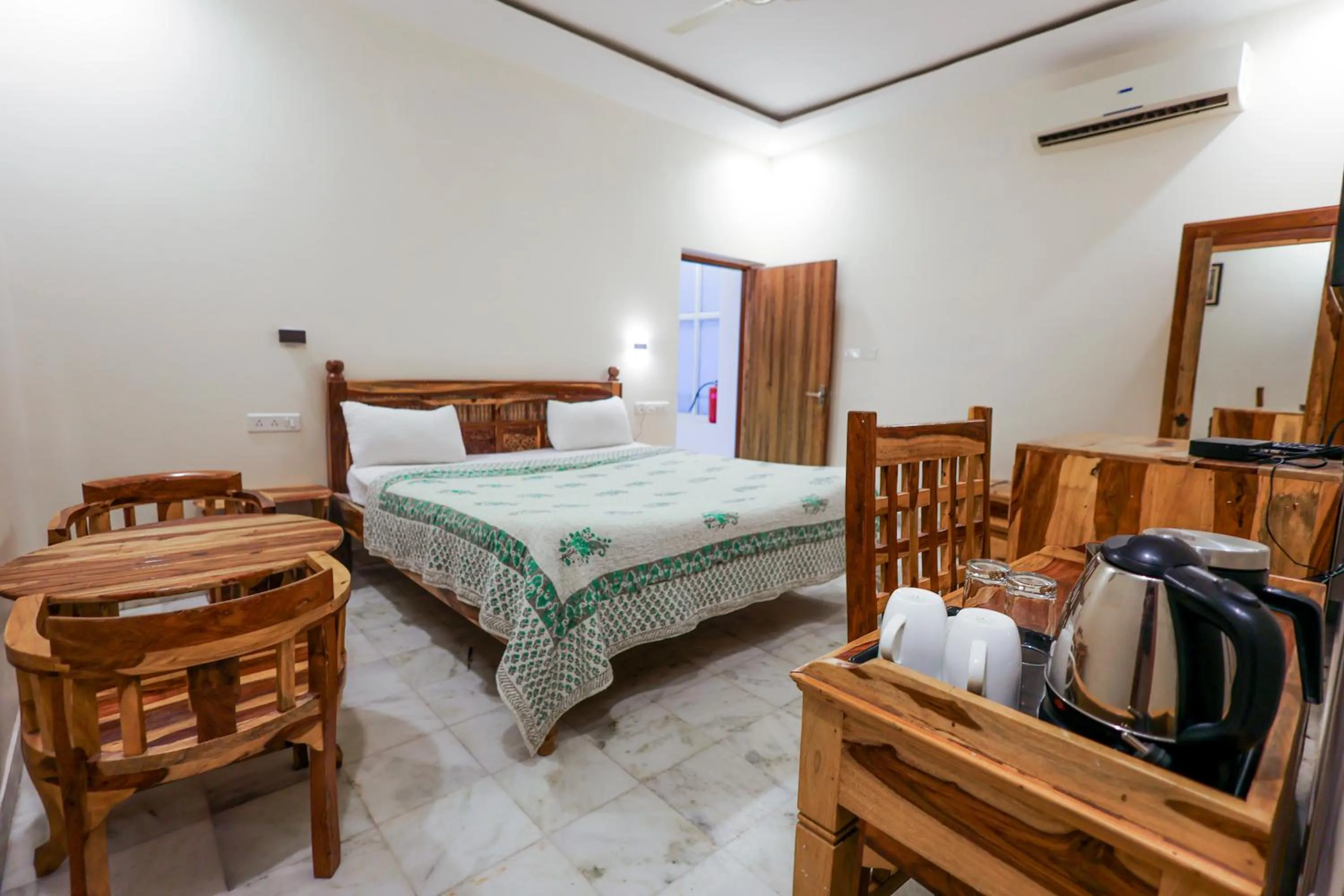 Bedroom, Bed in Gumaan Auberge