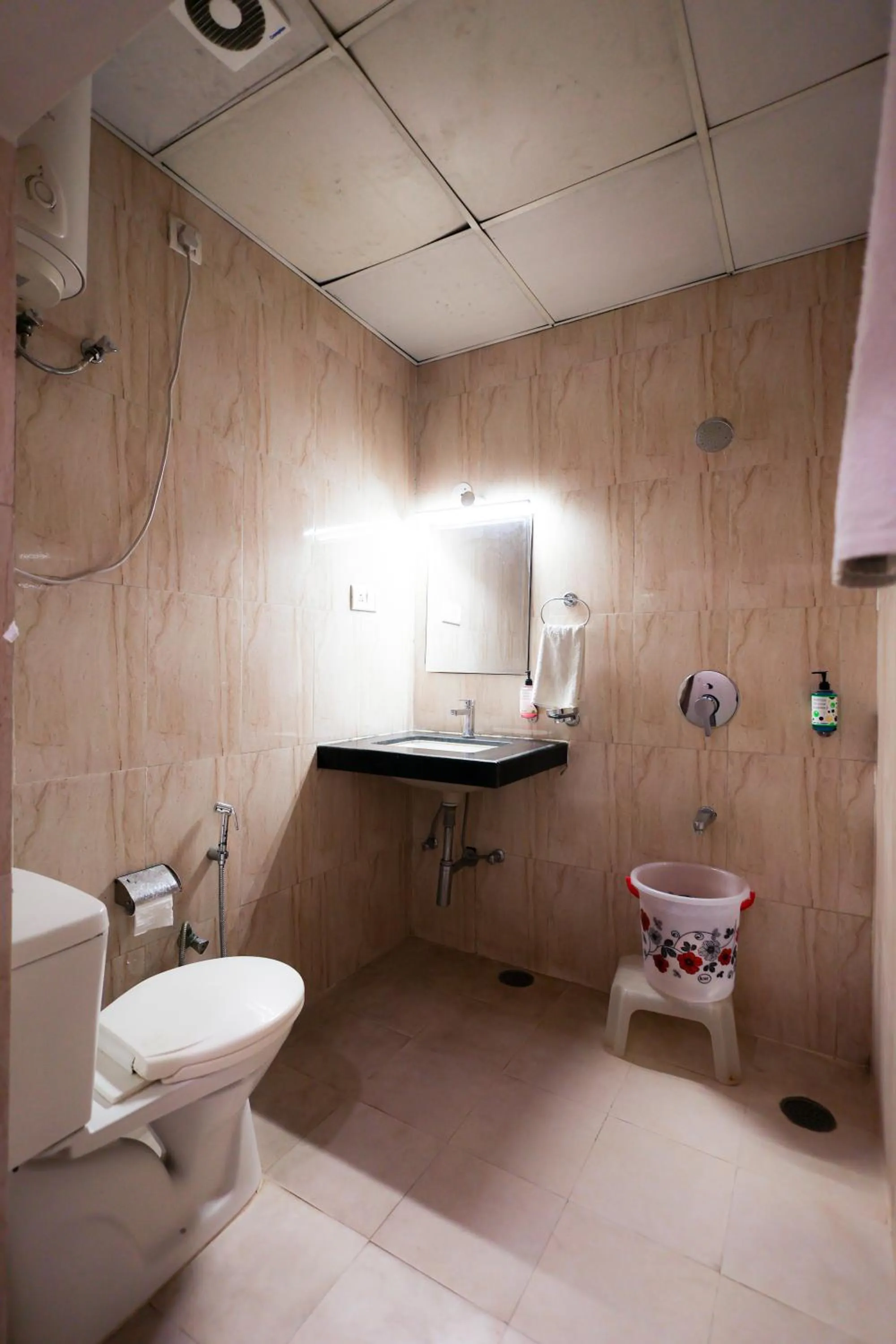 Toilet in Gumaan Auberge