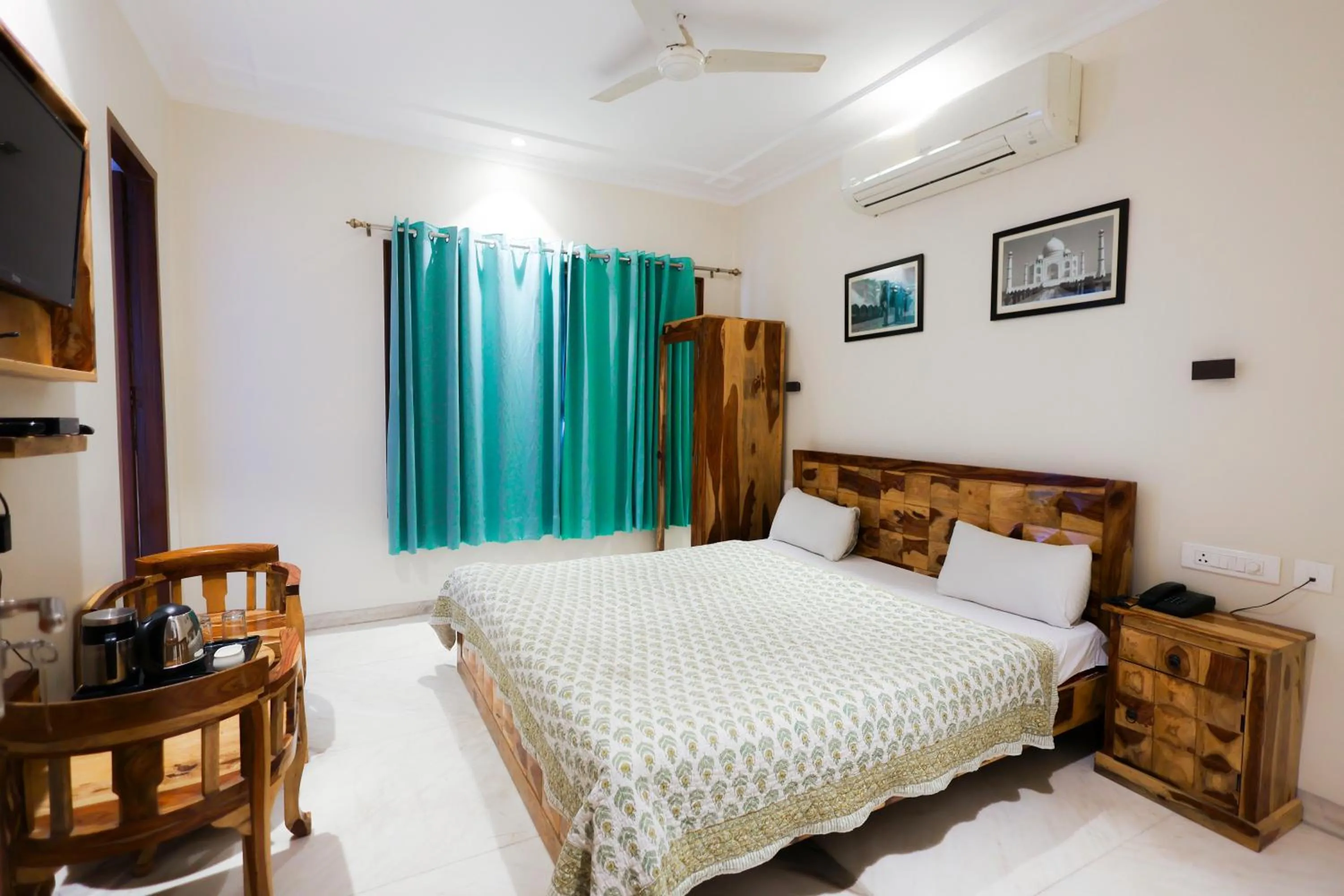 Bedroom, Bed in Gumaan Auberge