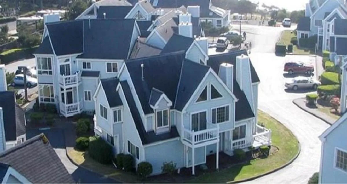 Property building in Schooner Landing