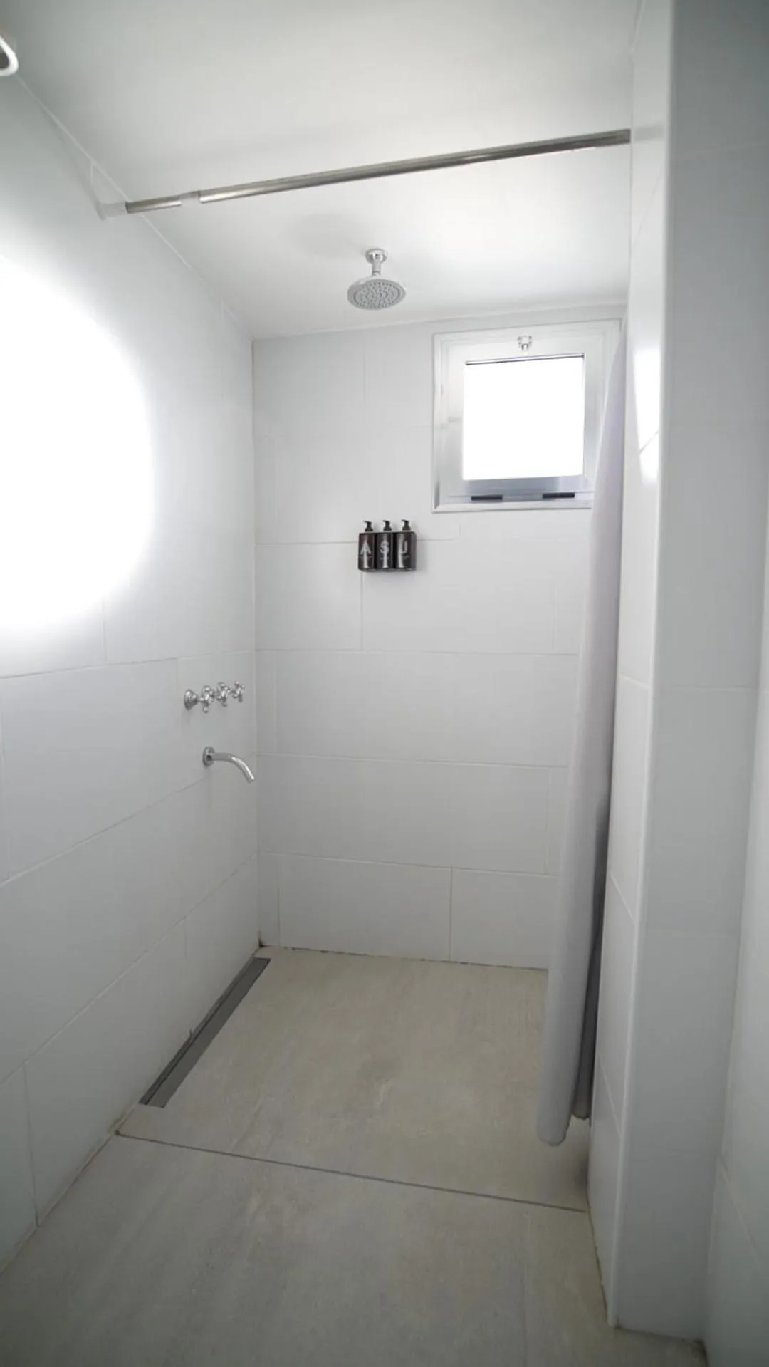 Shower in America Del Sur Calafate Hostel