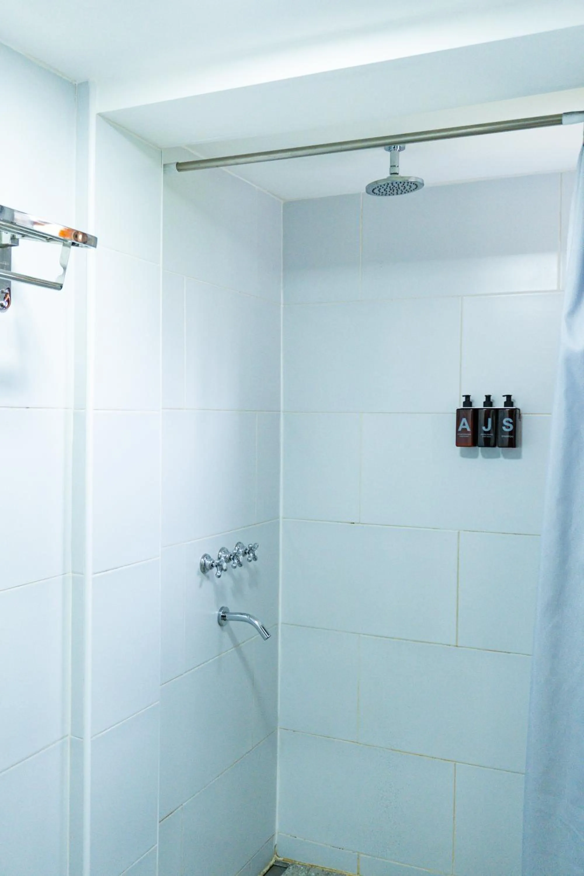 Shower in America Del Sur Calafate Hostel