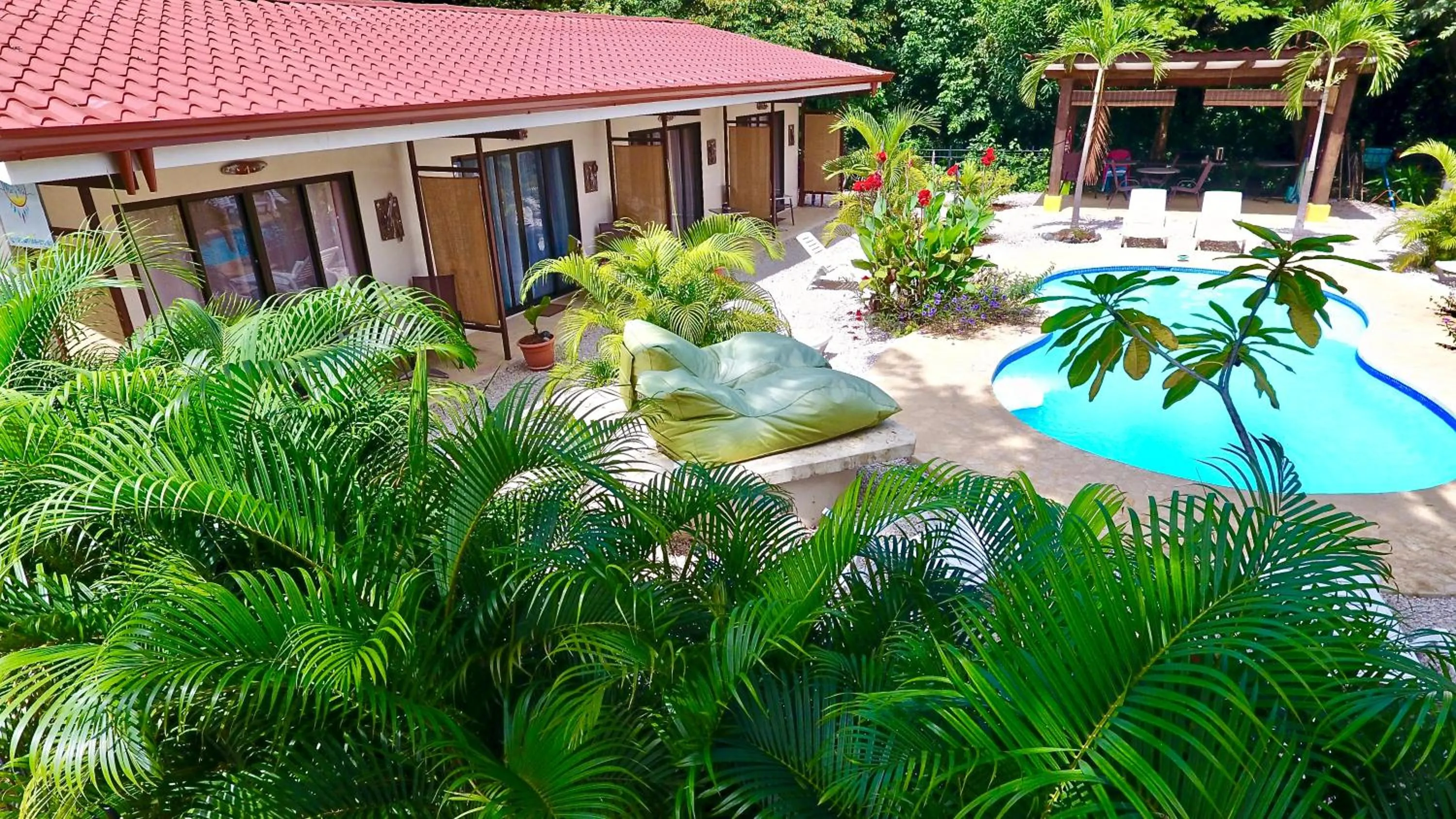 Facade/entrance in Surfside Mar Y Posa