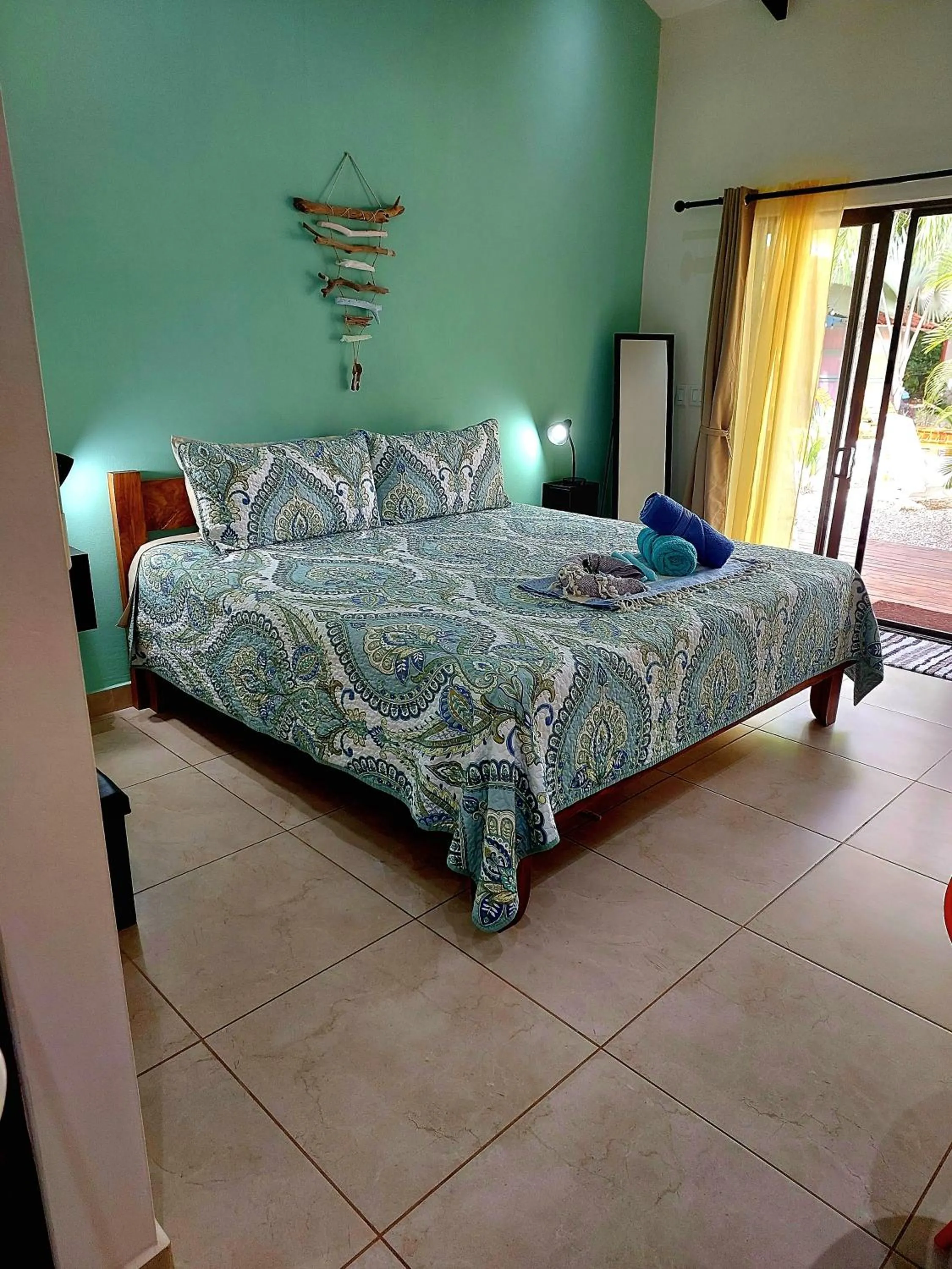 Photo of the whole room, Bed in Surfside Mar Y Posa