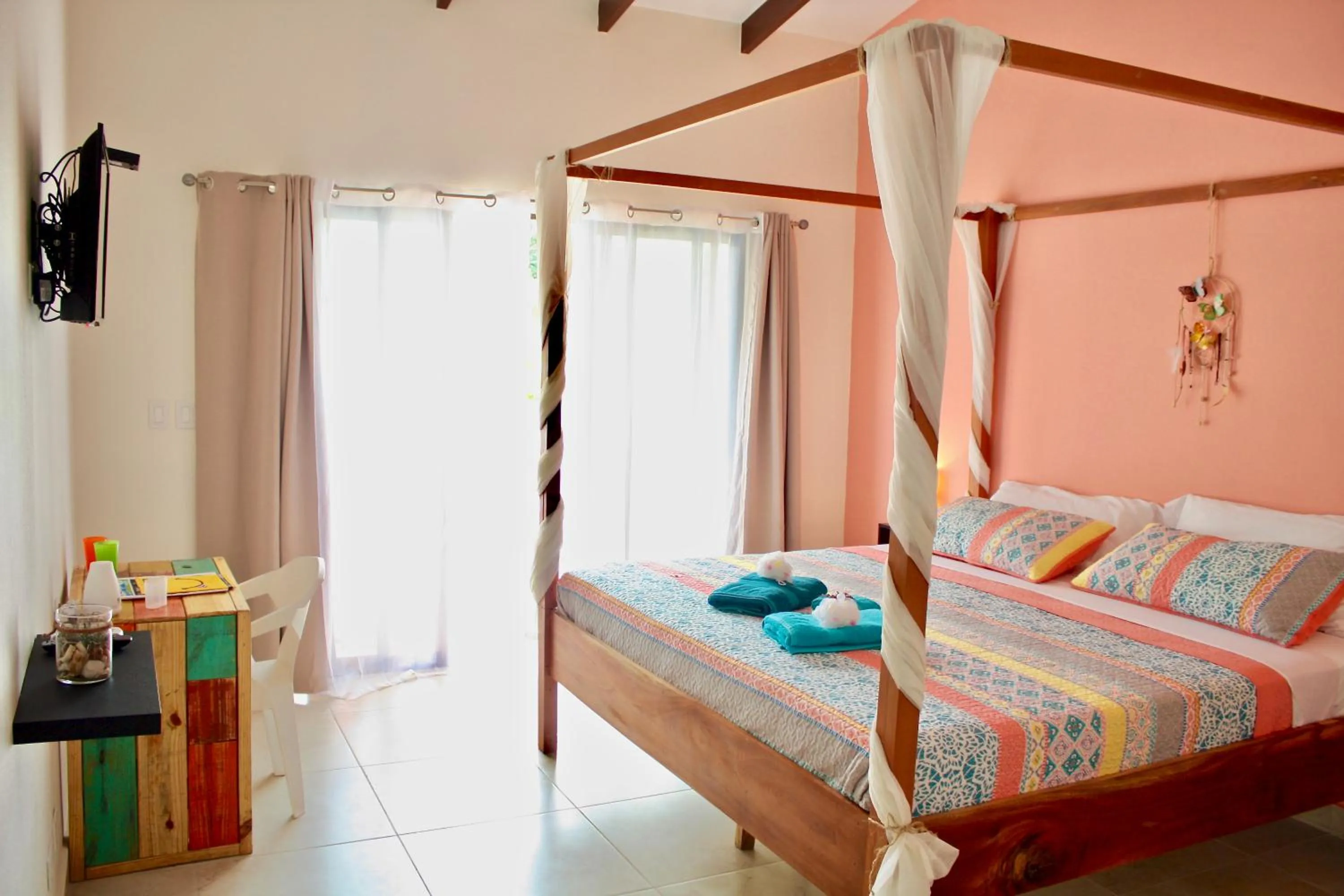 Shower, Bed in Surfside Mar Y Posa