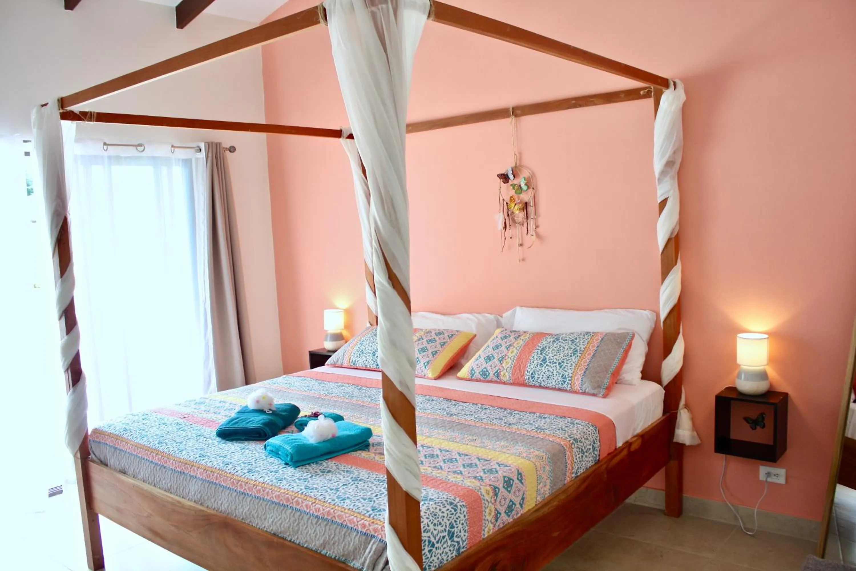 Shower, Bed in Surfside Mar Y Posa