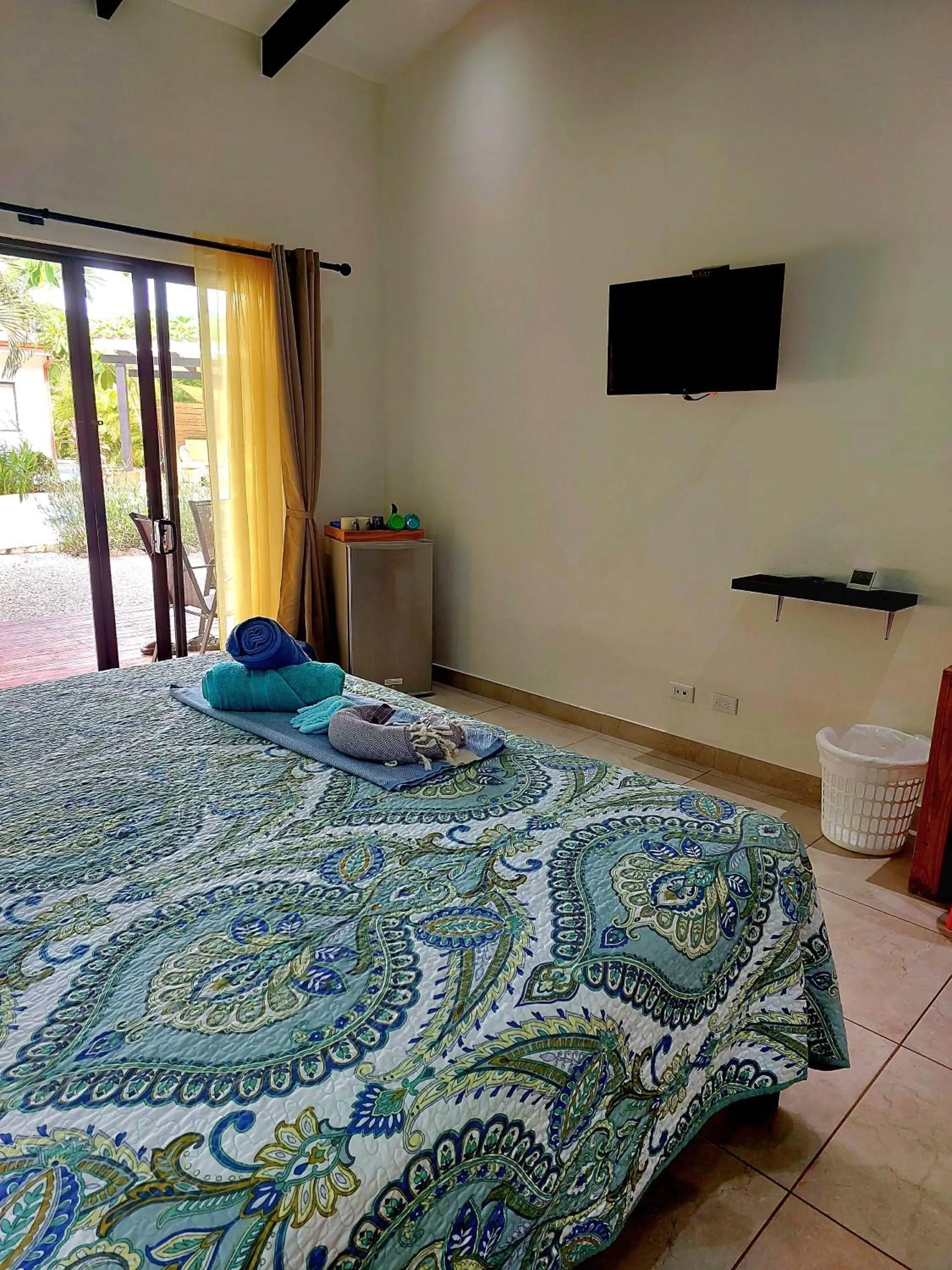 Photo of the whole room, Bed in Surfside Mar Y Posa