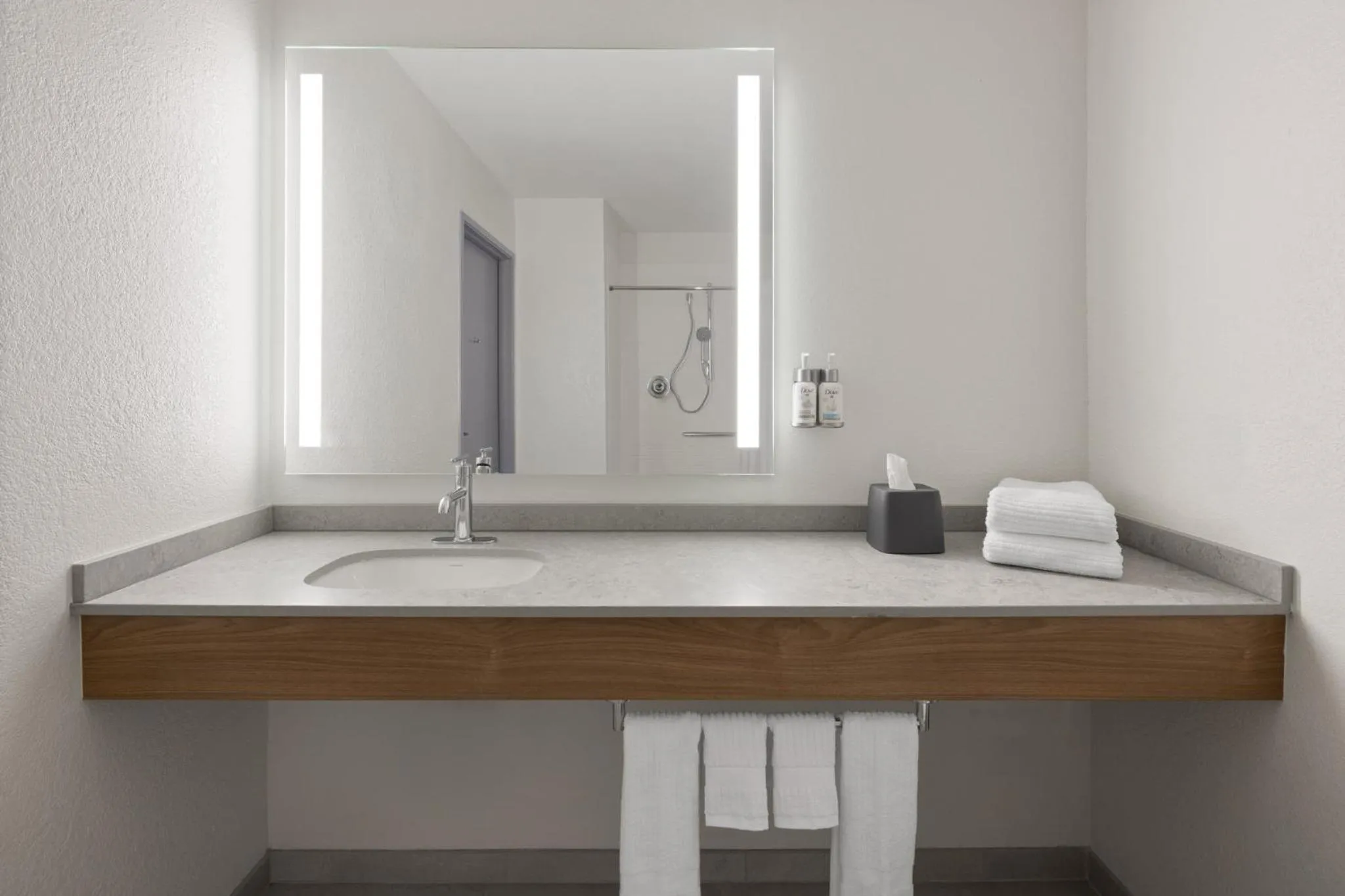 Photo of the whole room in Garner Hotel Phoenix Northwest - Surprise by IHG