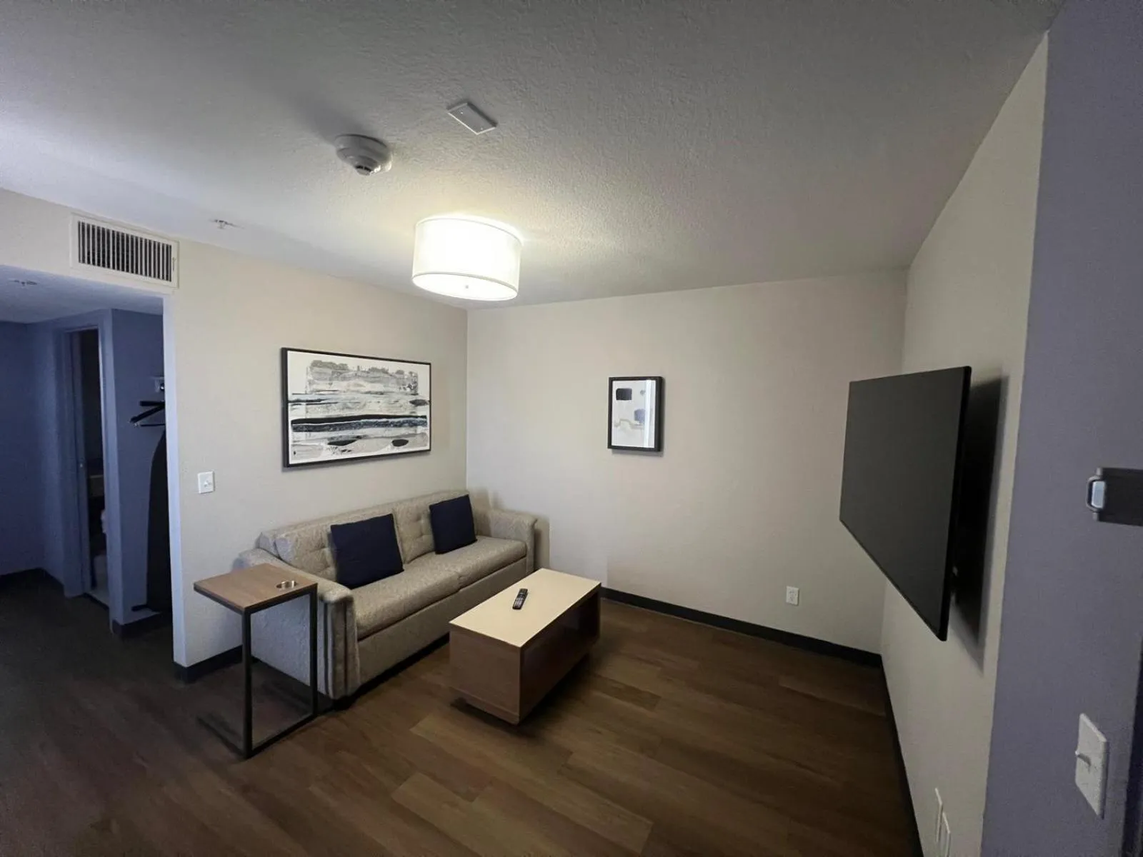 Communal lounge/ TV room in Days Inn & Suites by Wyndham Surprise