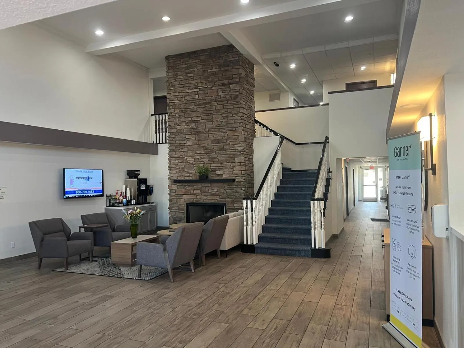 Lobby or reception in Days Inn & Suites by Wyndham Surprise