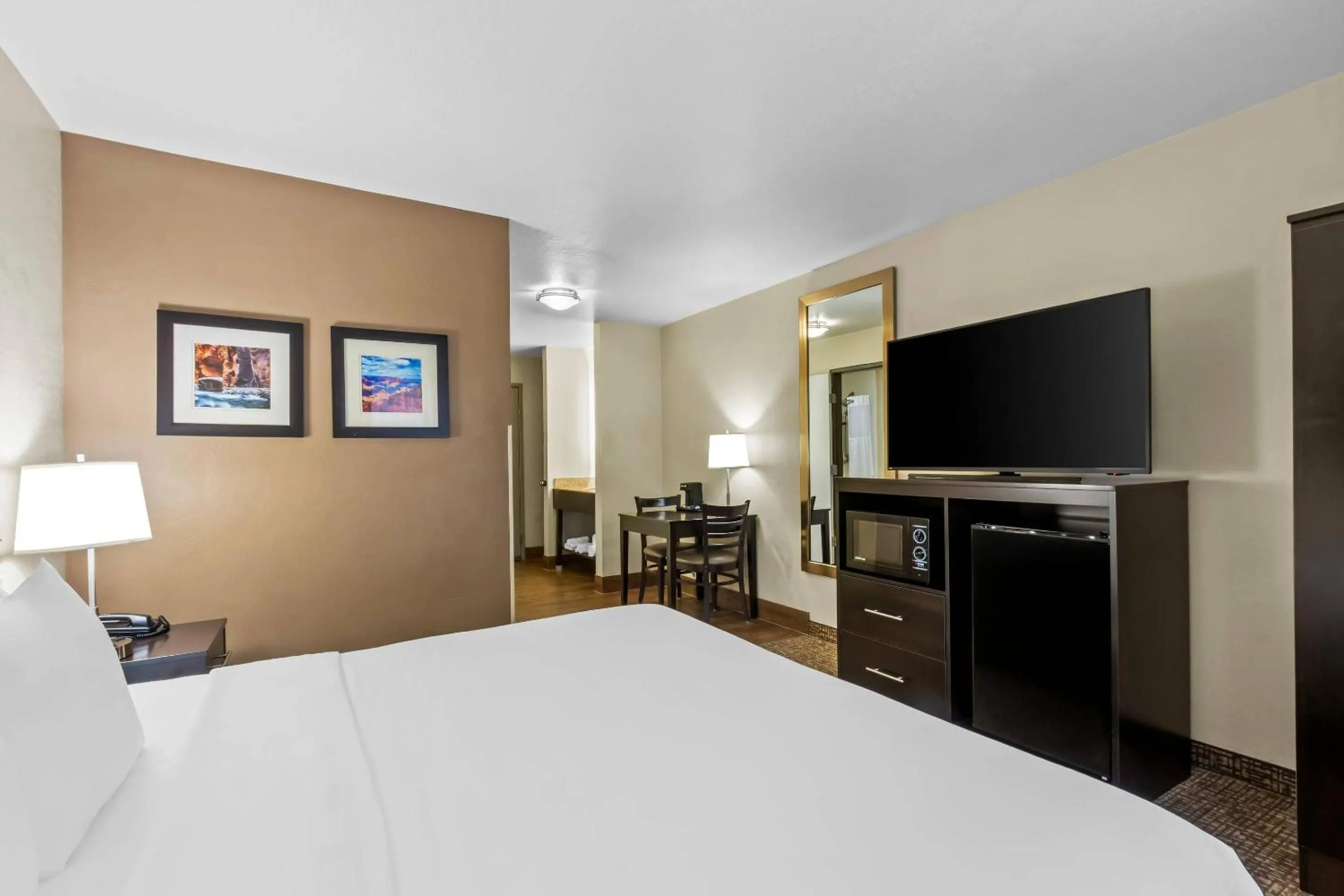 Bed in Comfort Inn & Suites Surprise Near Sun City West