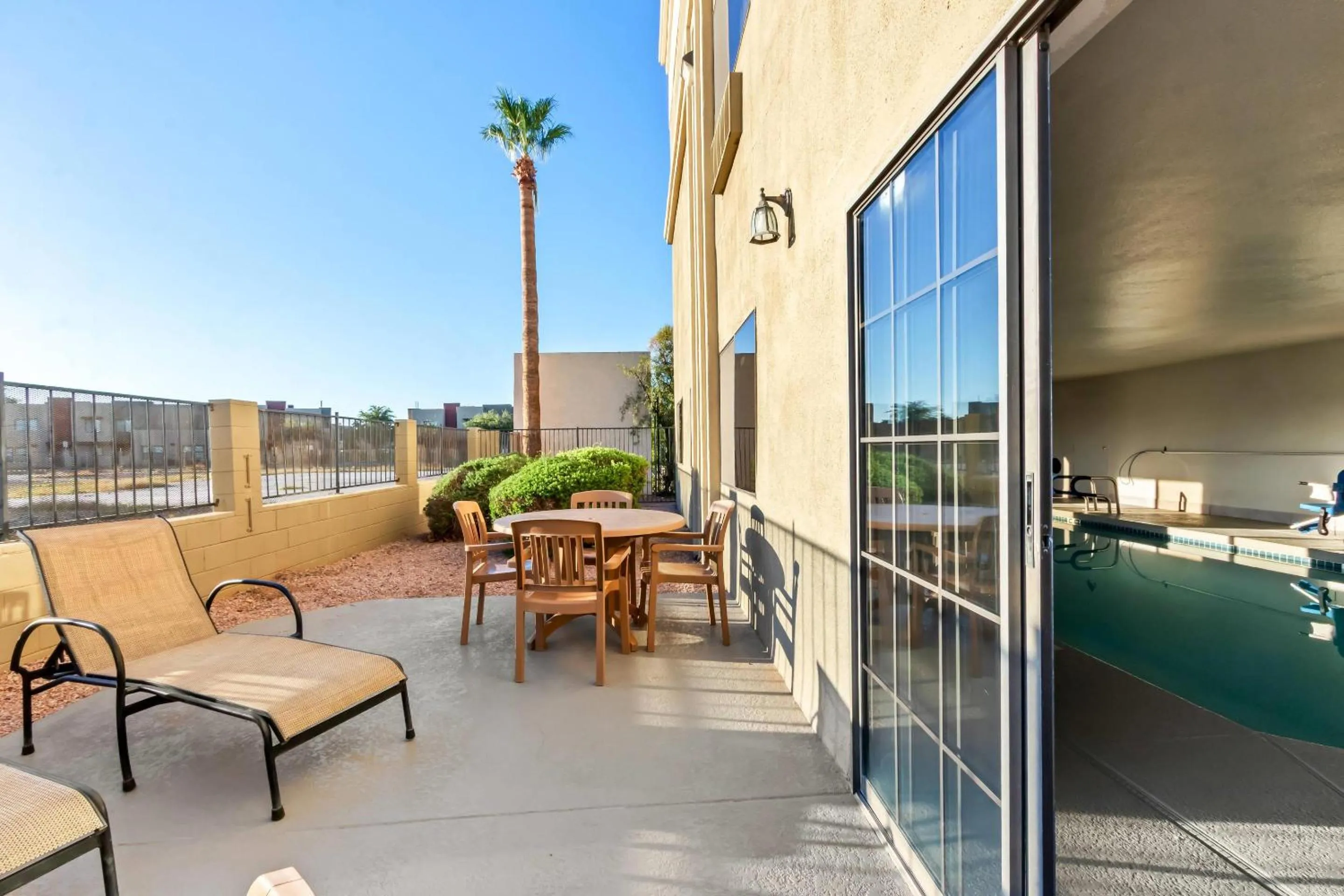 Swimming pool in Comfort Inn & Suites Surprise Near Sun City West