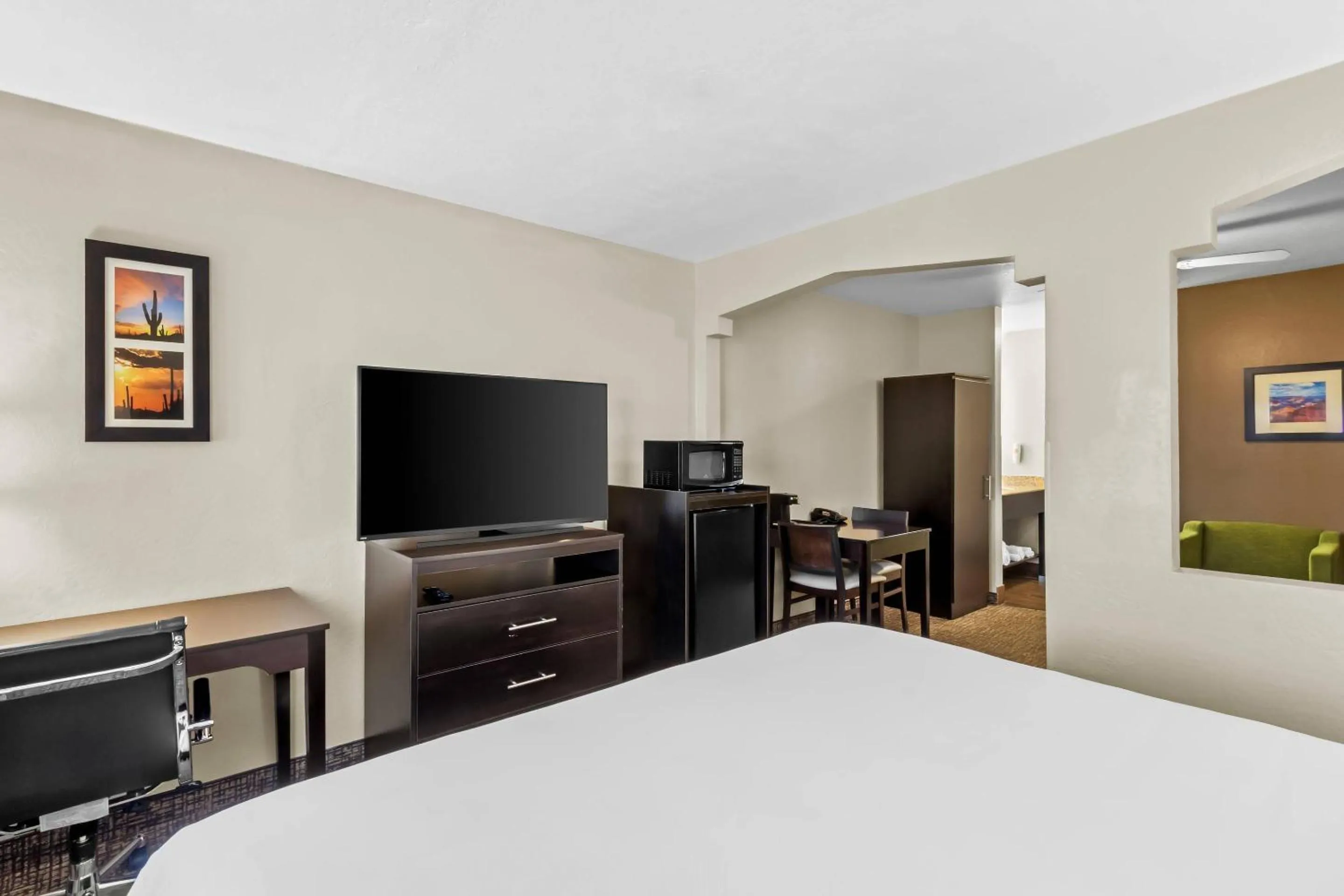 Bedroom, Bed in Comfort Inn & Suites Surprise Near Sun City West