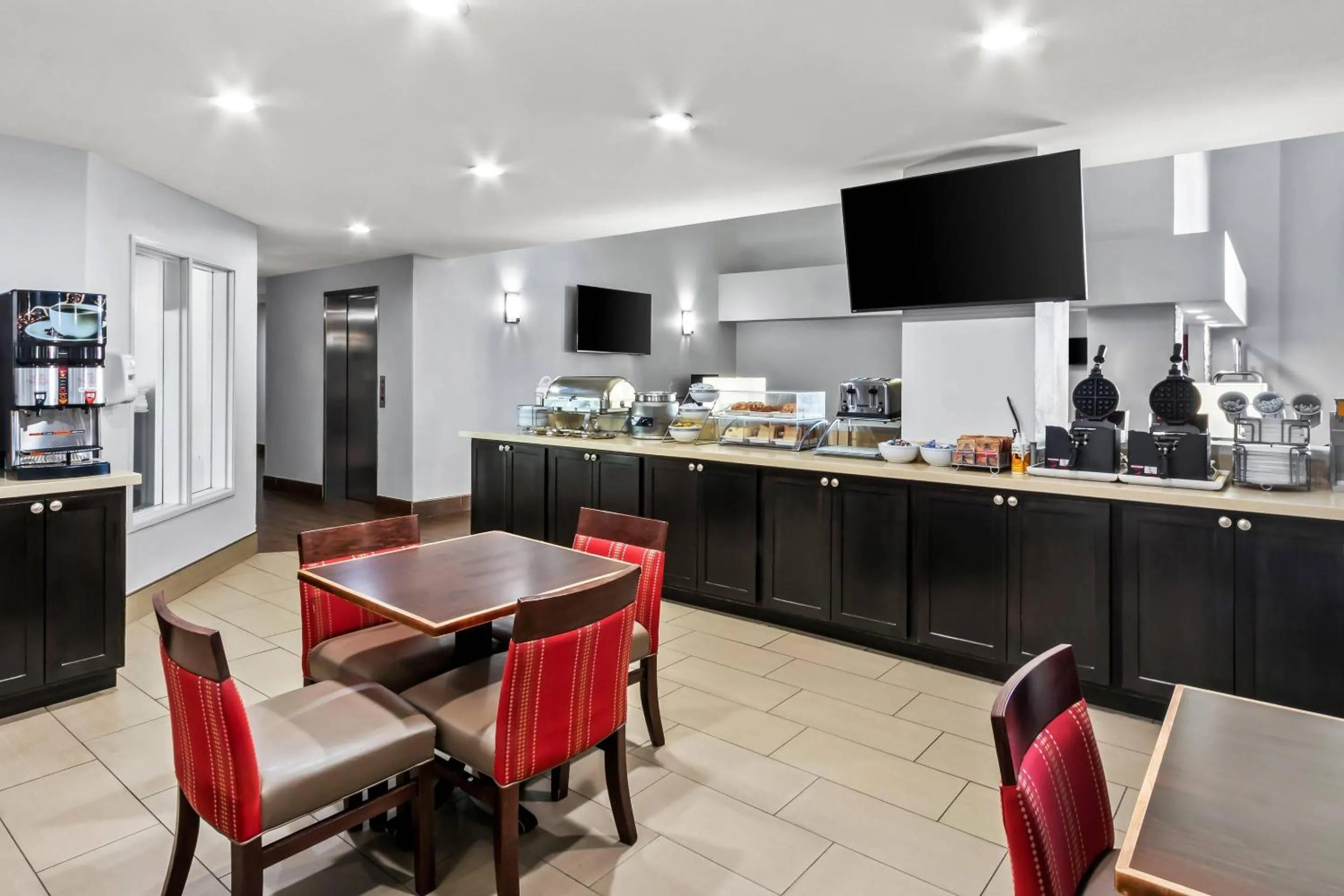 Breakfast in Comfort Inn & Suites Surprise Near Sun City West