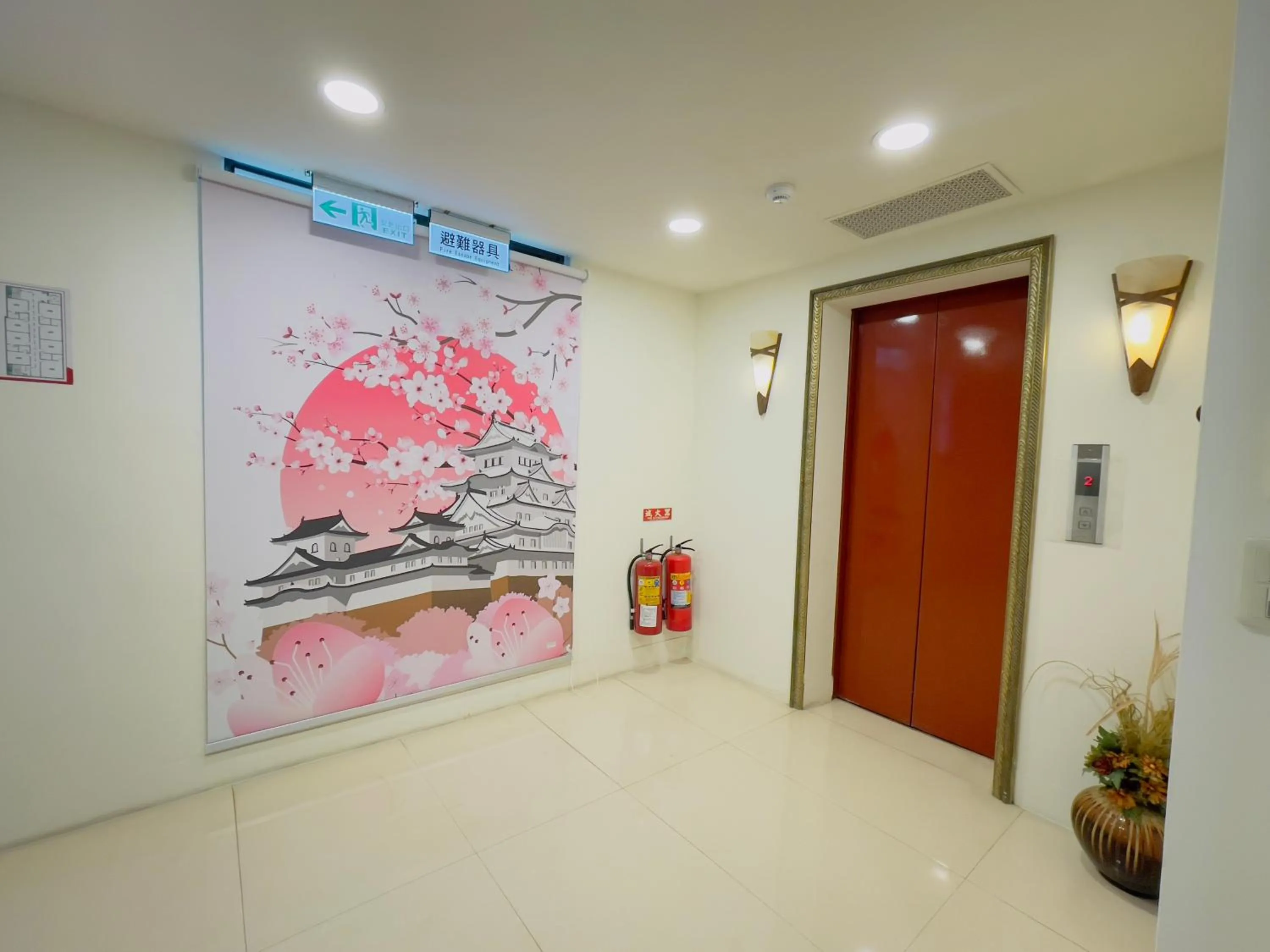 elevator in Tai Lee Hotel