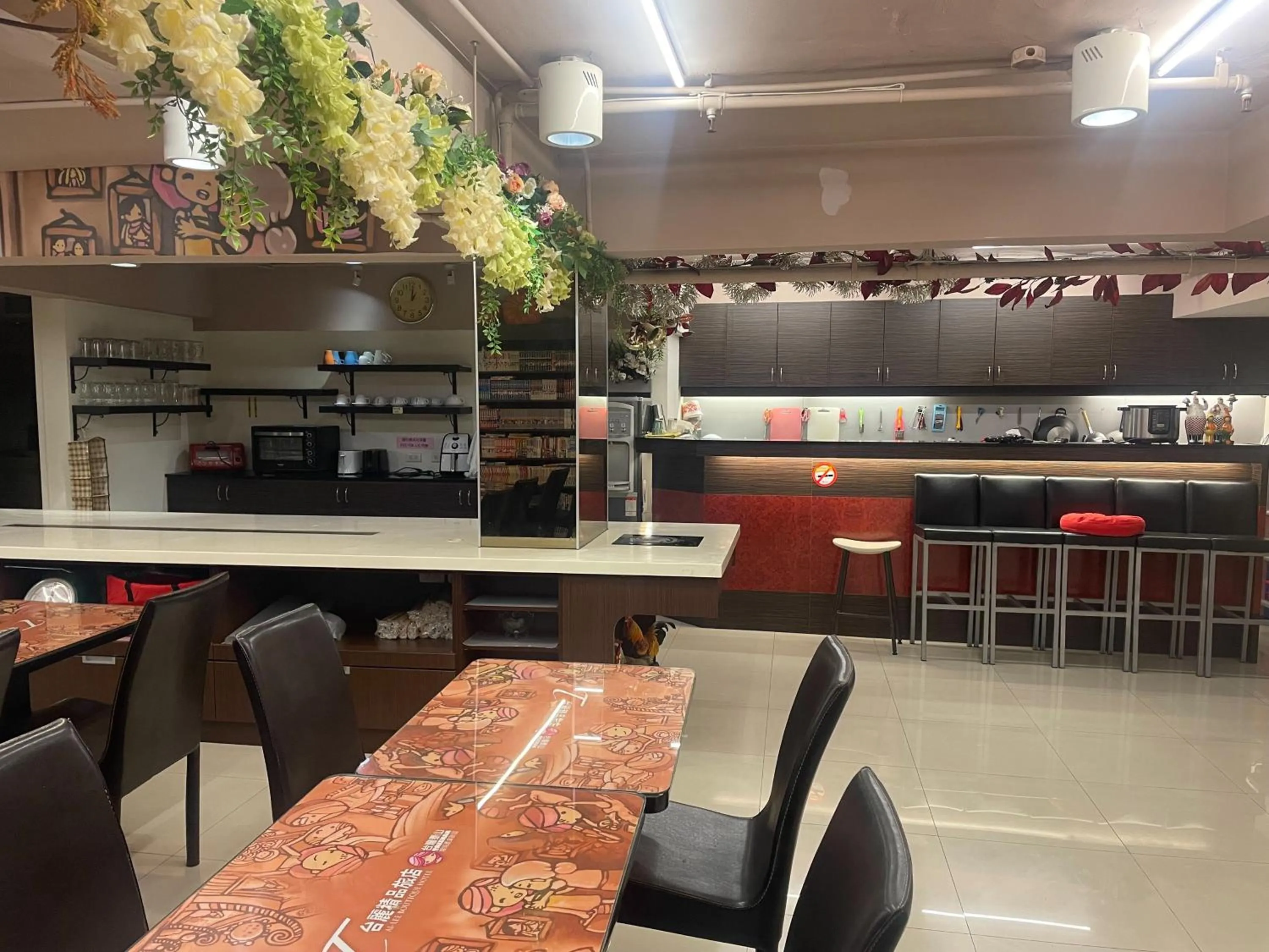 Communal lounge/ TV room in Tai Lee Hotel